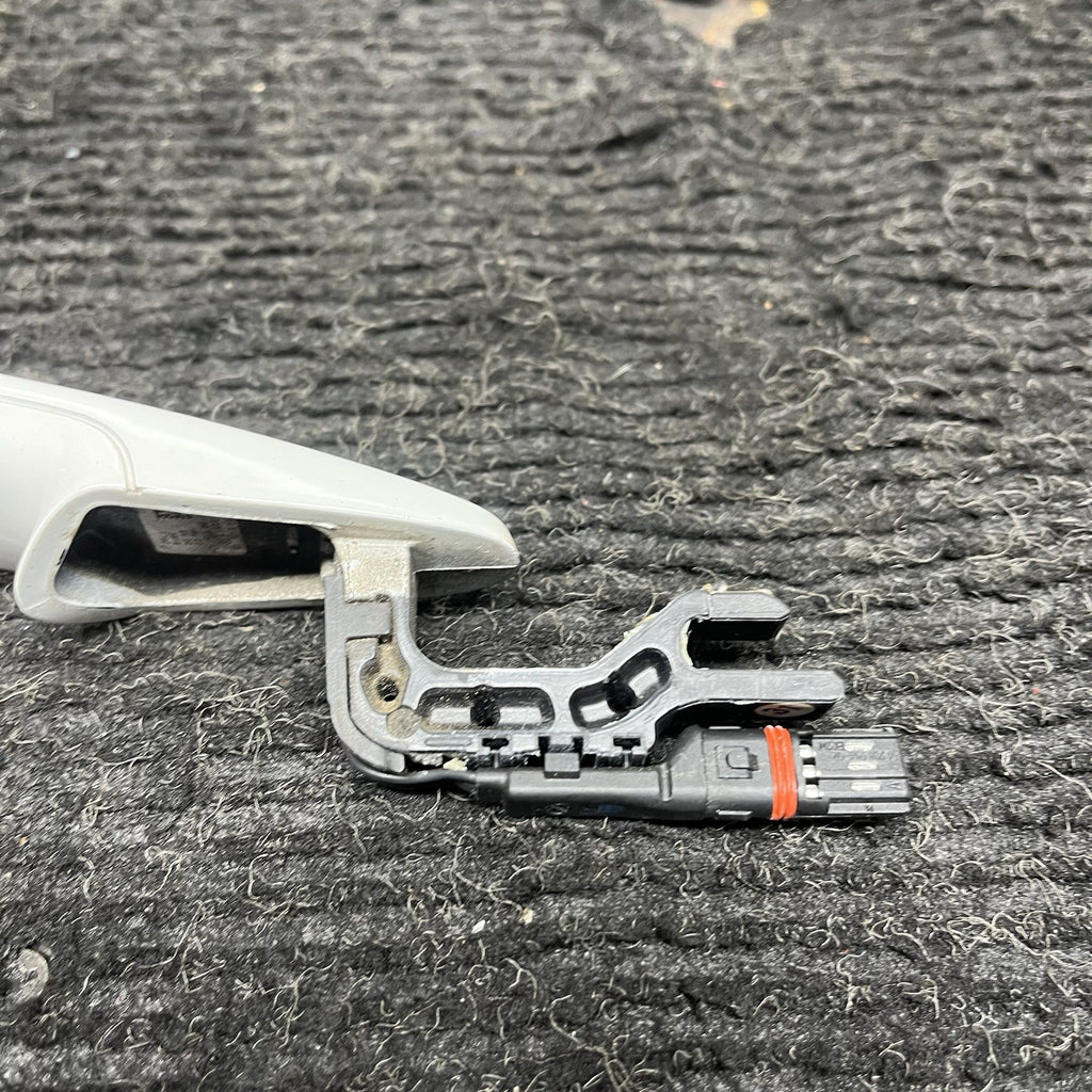 ☑️ 08-10 BMW 135i E82 Front Left Driver Exterior Comfort Door Handle White OEM