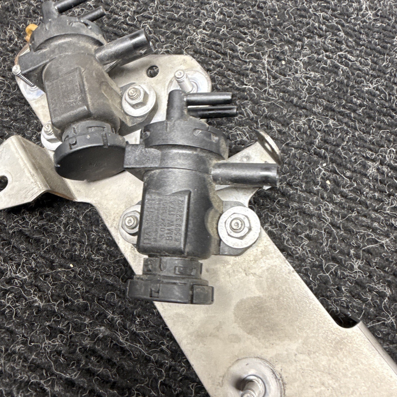 ✅ 09-13 BMW E90 M57 335d X5 Diesel Turbo Pressure Valve 8509323 OEM W/ Bracket