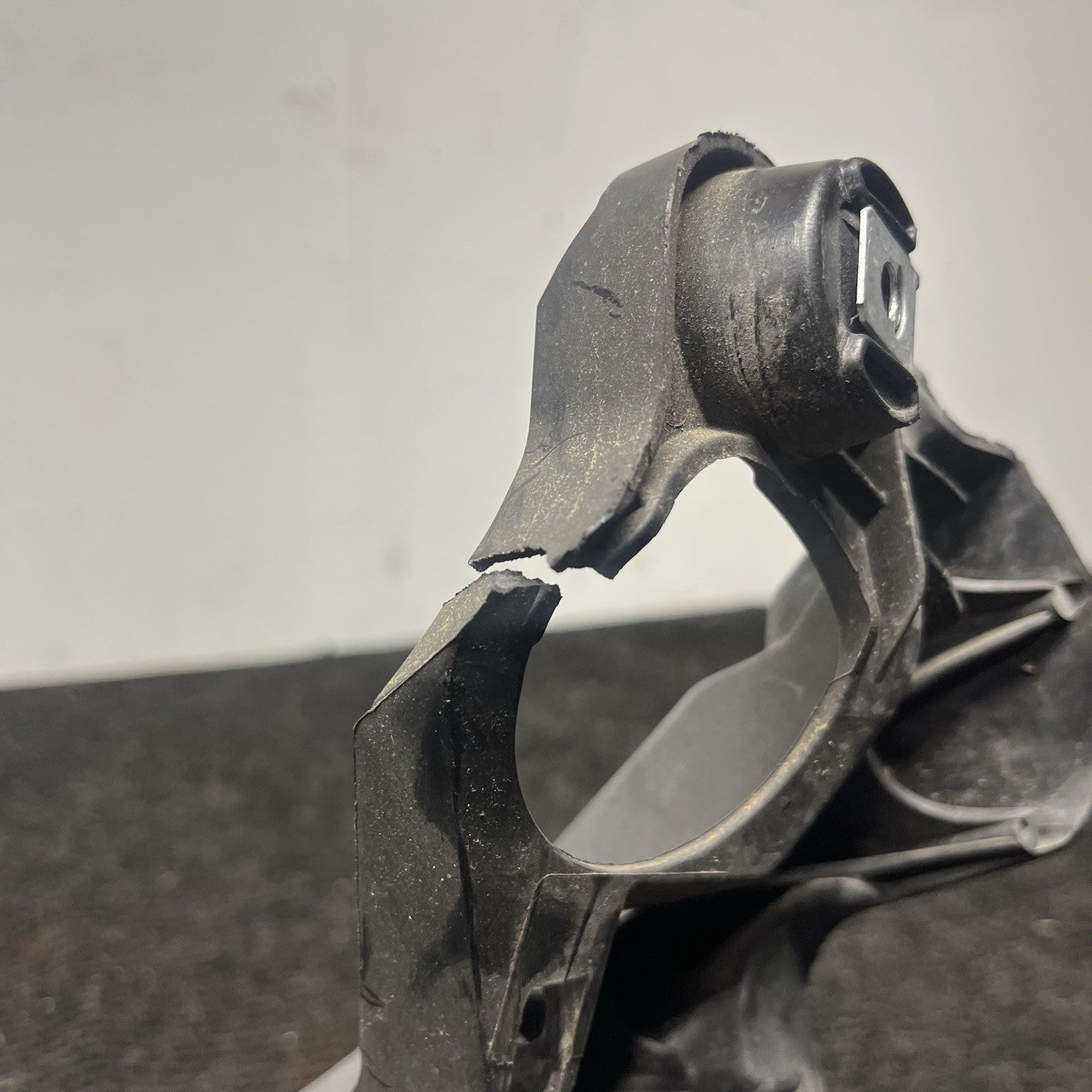 ☑️ 07-10 OEM BMW E92 E93 328 335 Right Passenger Headlight Bracket Carrier Mount
