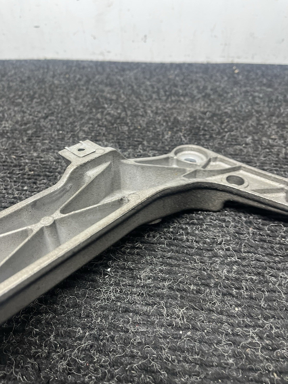 ☑️ 06-13 BMW E92 335i Automatic DCT Transmission Mount Bracket Support OEM