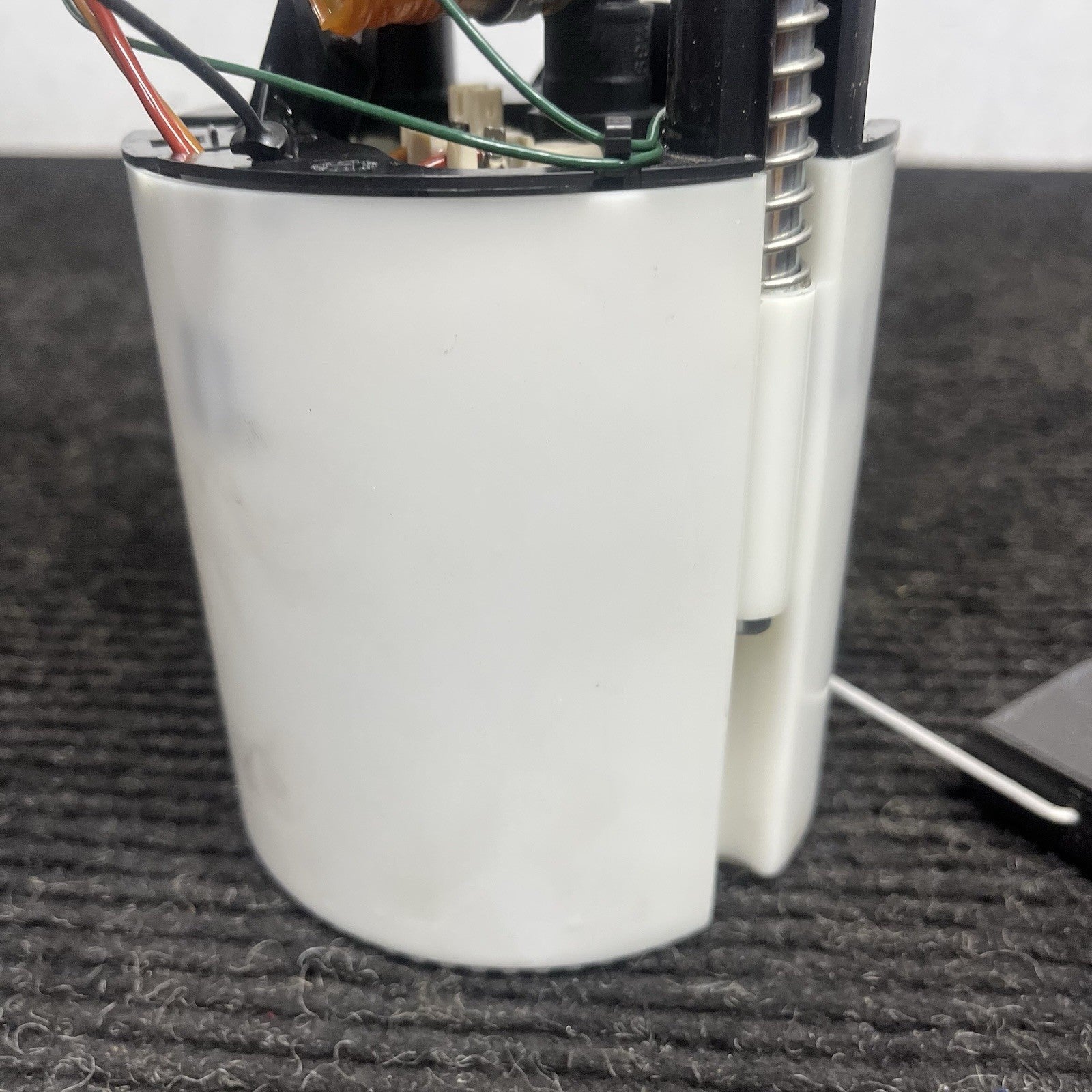 ☑️ 06-13 BMW E82 E88 E90 E91 E92 E93 135I 335I Fuel Pump OEM