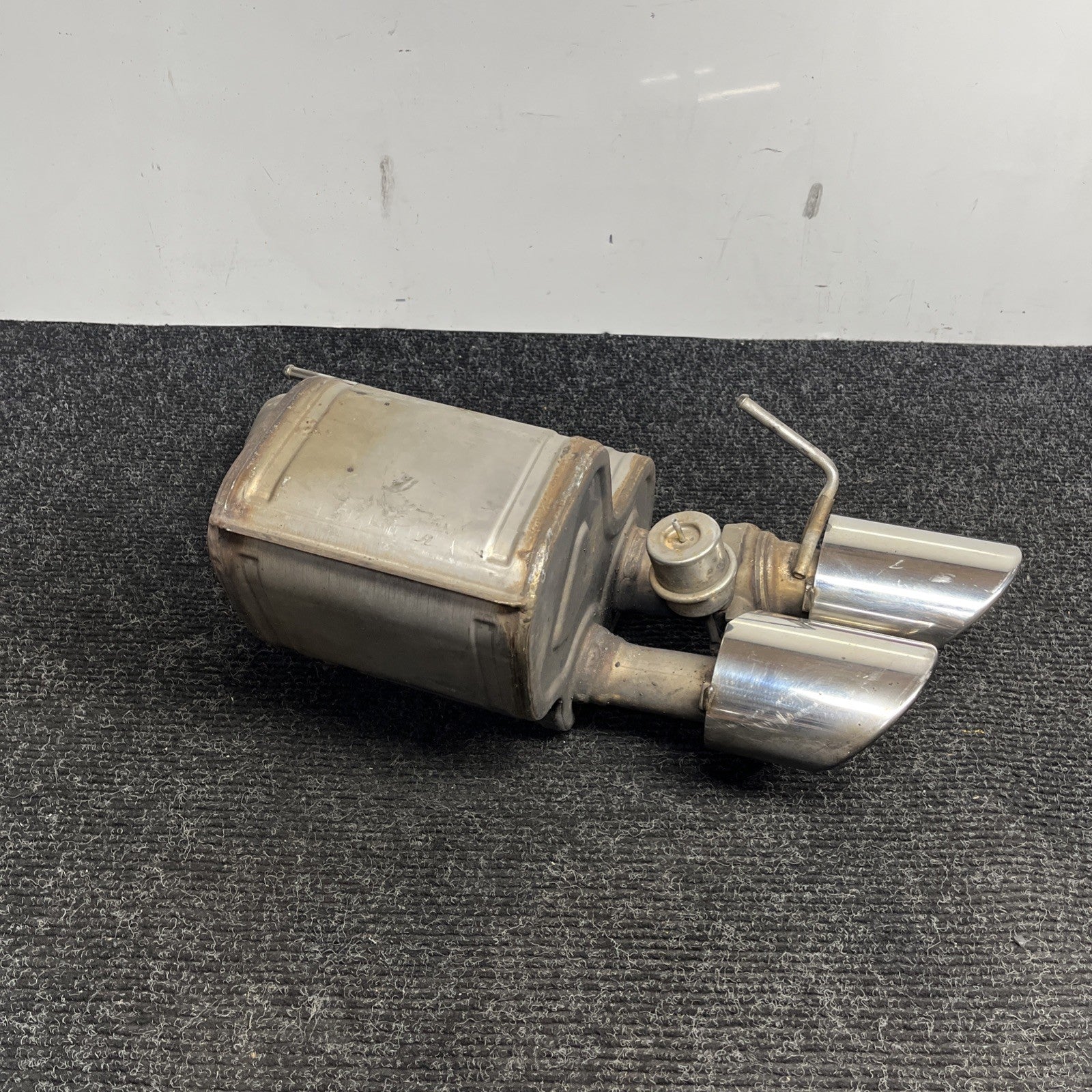 ☑️ 14-19 Ghibli 3.0L Motor Engine Passenger Side Right Exhaust Muffler OEM