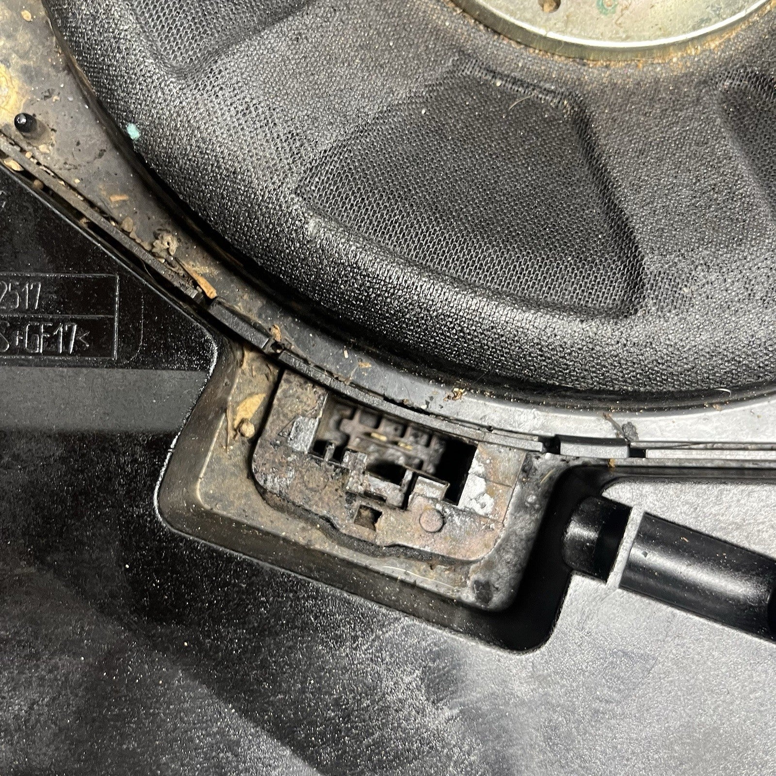 ☑️ OEM BMW E88 E92 E93 Bass Speakers Sub Subwoofer Logic 7 Harman Kardon DSP L7