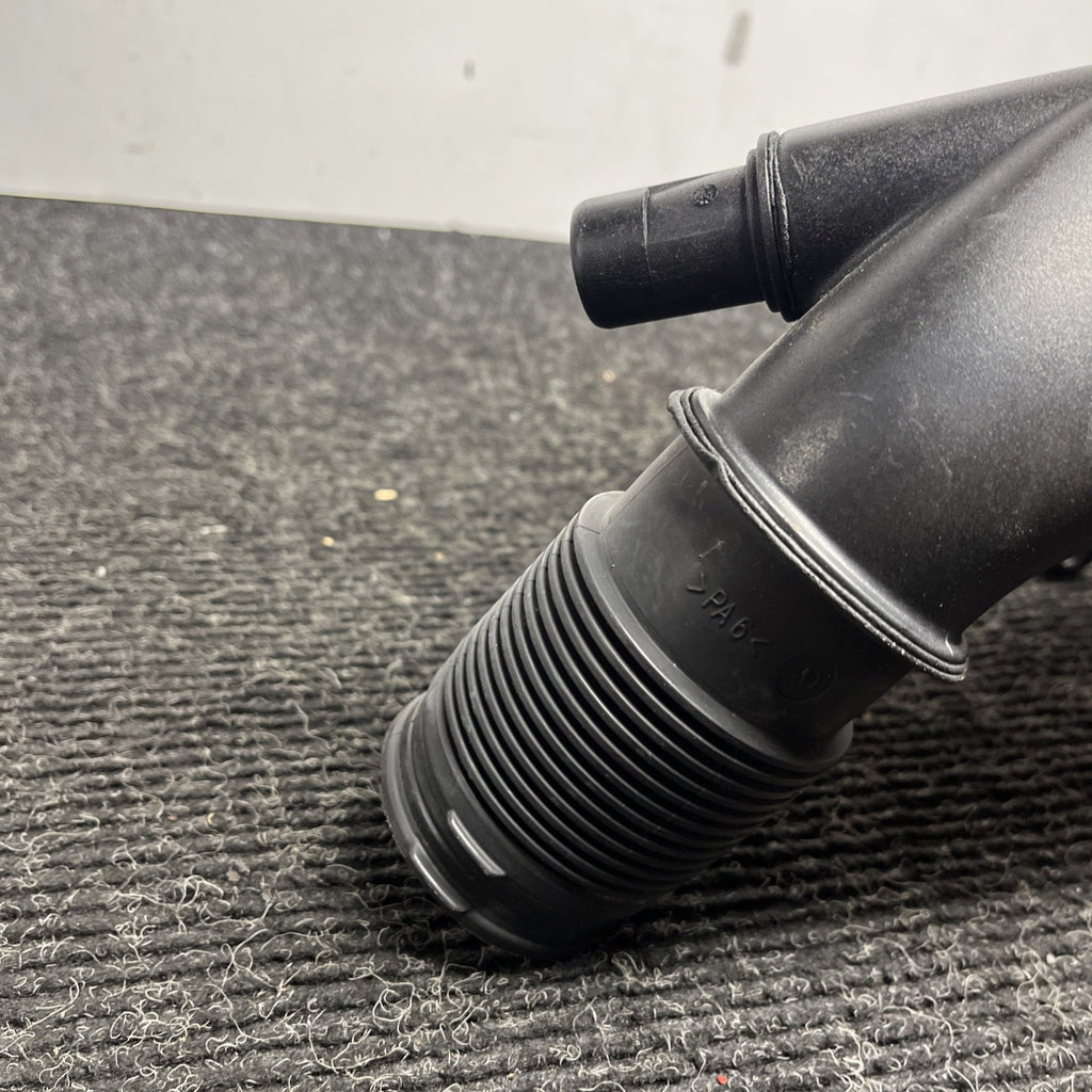 ☑️ 07-13 BMW 335i ENGINE TURBO INTAKE CHARGE INDUCTION PIPE TUBE OEM 7600028