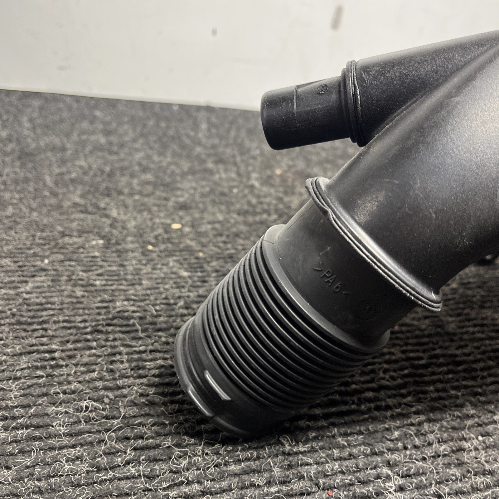 ☑️ 07-13 BMW 335i ENGINE TURBO INTAKE CHARGE INDUCTION PIPE TUBE OEM 7600028
