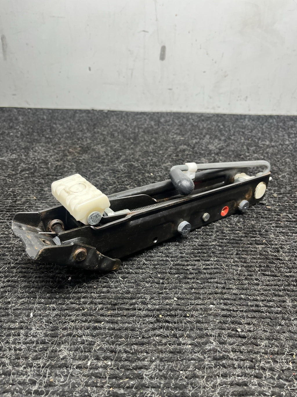 ☑️ 01-06 BMW E46 3-SERIES EMERGENCY SPARE TIRE LIFT JACK TOOL 1096202 OEM