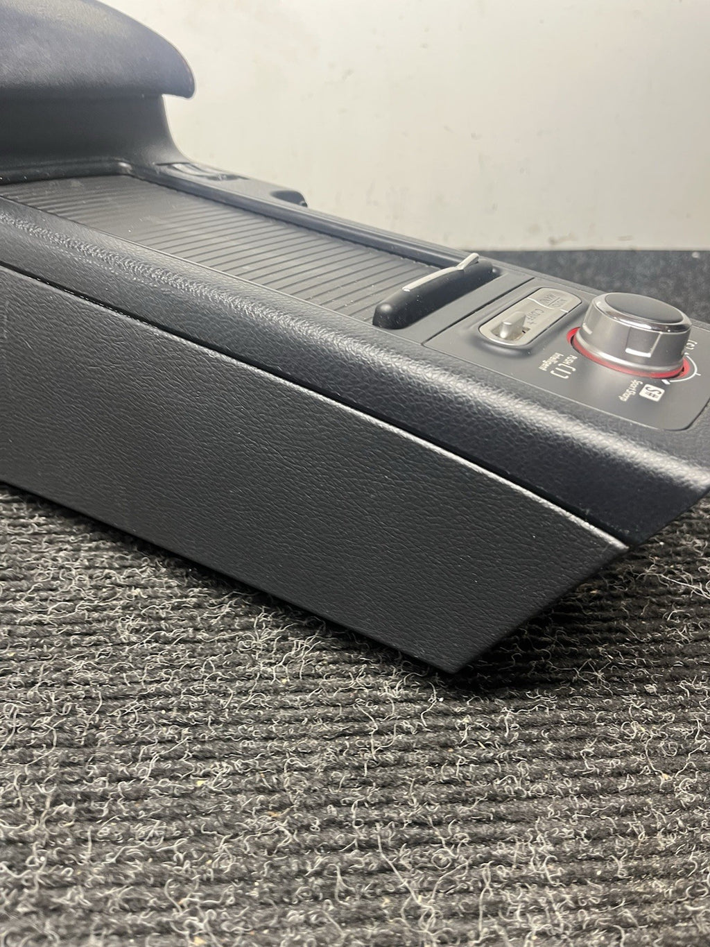 ☑️ 15-19 SUBARU WRX STI ARM REST CENTER CONSOLE W/ HEATED SEATS NON LEATHER OEM