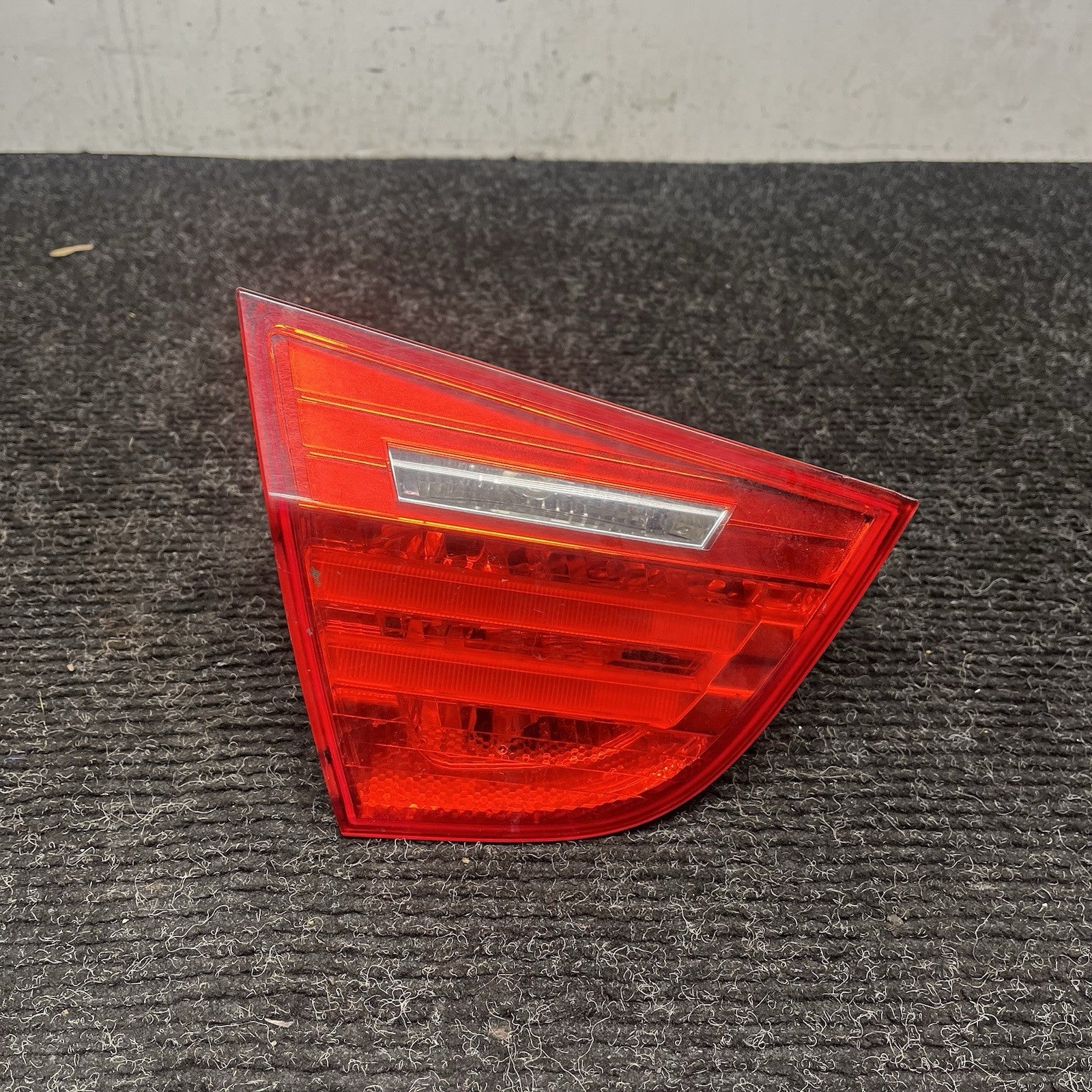 ☑️ 09-11 OEM BMW E90 LCI Sedan Rear Left Driver Side Inner Tail Light Trunk Lid
