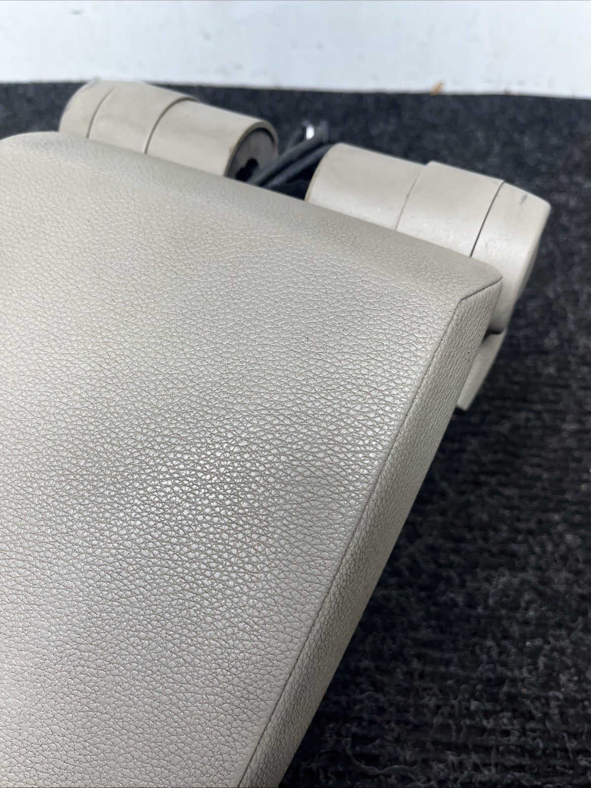 ☑️ 08-13 OEM BMW E88 128i 135i Center Console Armrest Tray Leather Beige