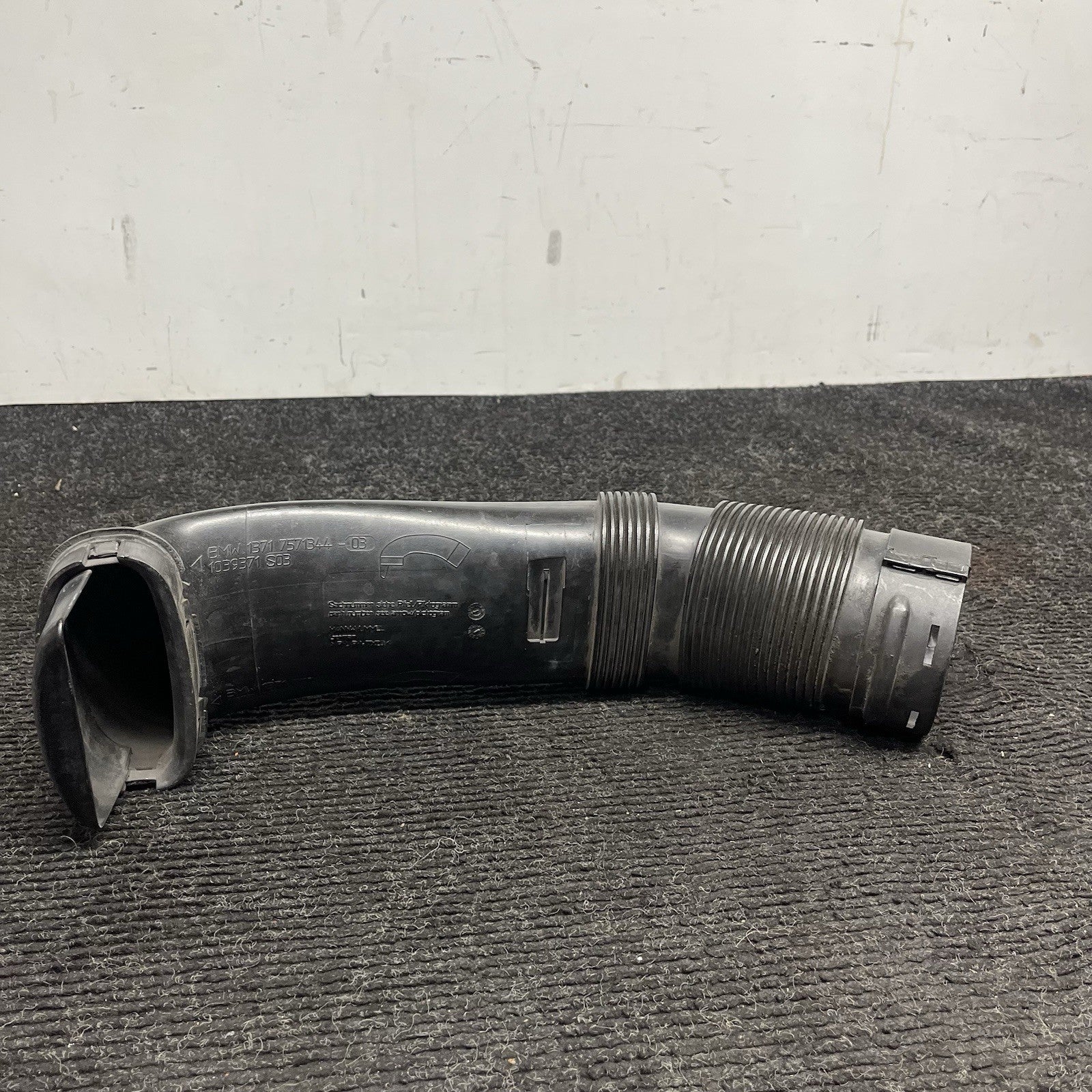 ☑️ 2011-2013 BMW X5 35IX E70 - AIR Intake DUCT / TUBE 7571344