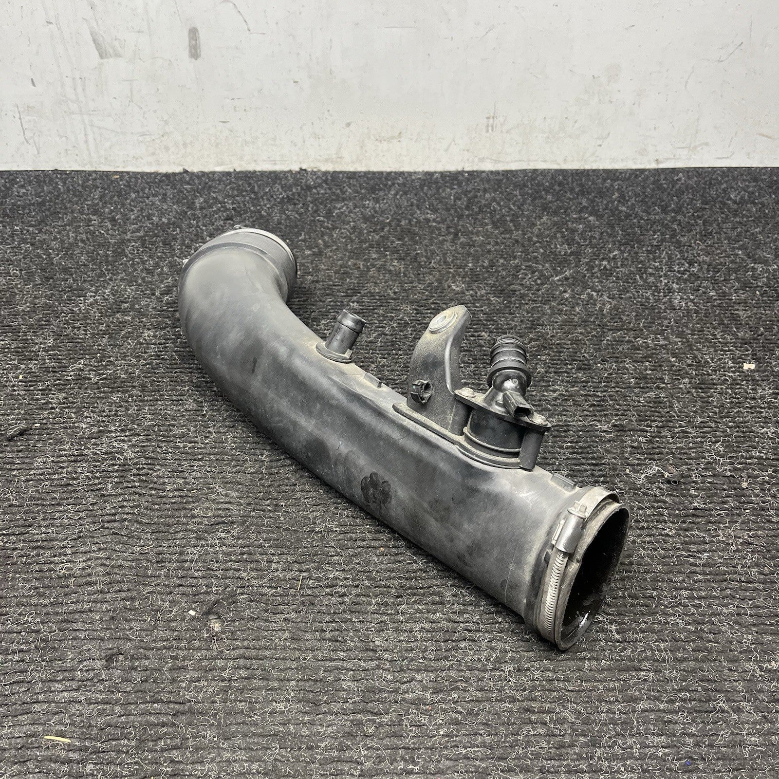 ☑️ BMW F15 X5 X6 35i 3.0L Air Intake Cleaner Duct Tube 7605585 OEM