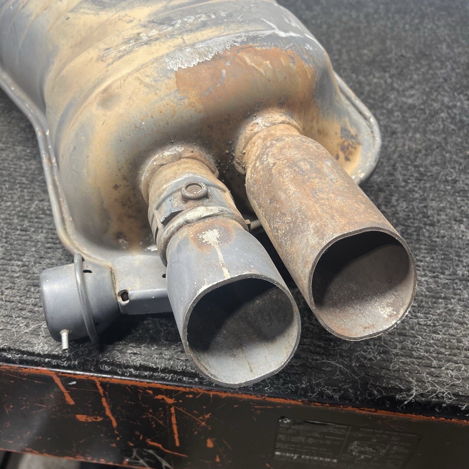 ☑️ 96-99 BMW E36 328i SEDAN M52 REAR EXHAUST MUFFLER W EXHAUST FLAP OEM