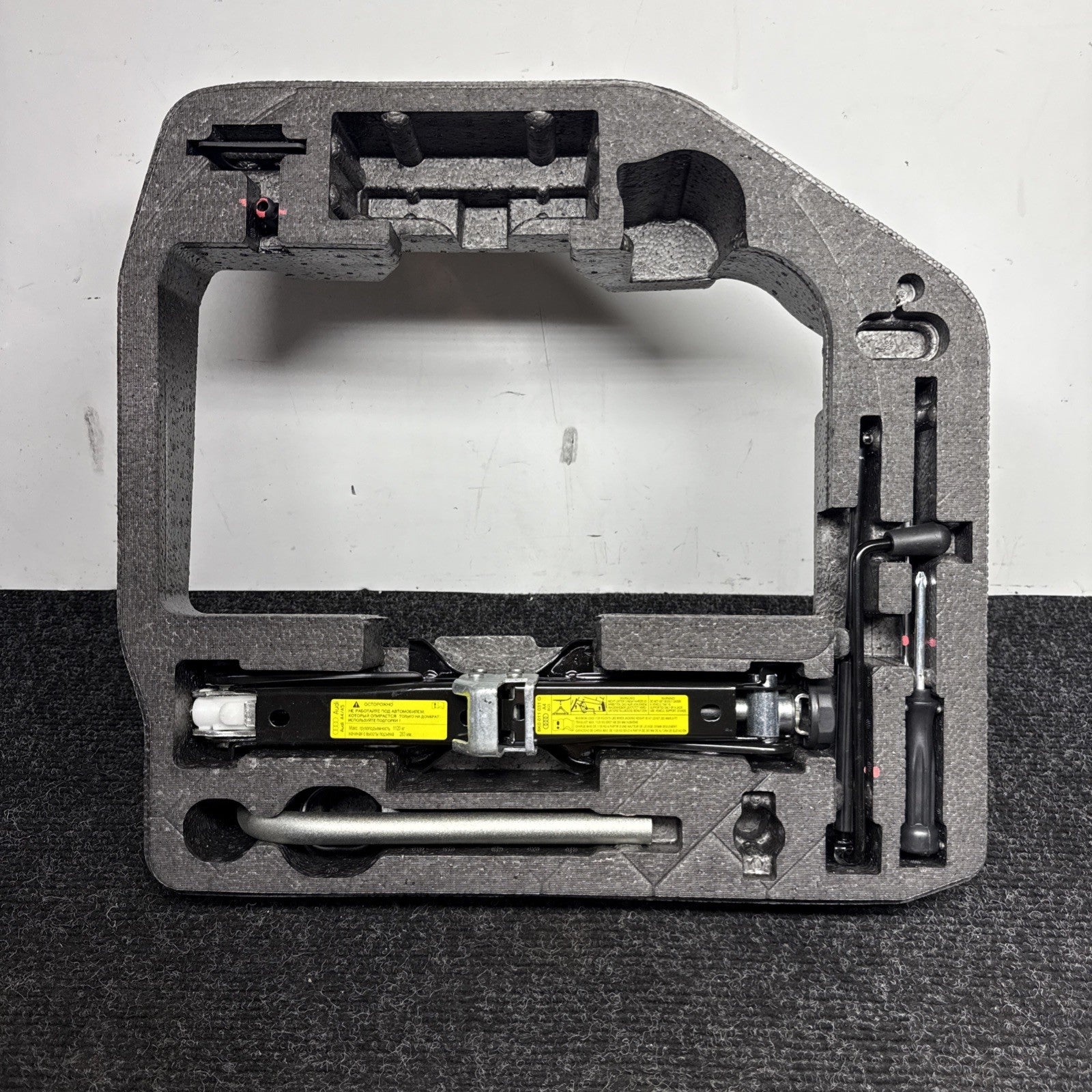☑️ 2013-2016 AUDI A4 S4 SPARE TIRE JACK TOOL KIT W/ FOAM TRUNK HOLDER OEM
