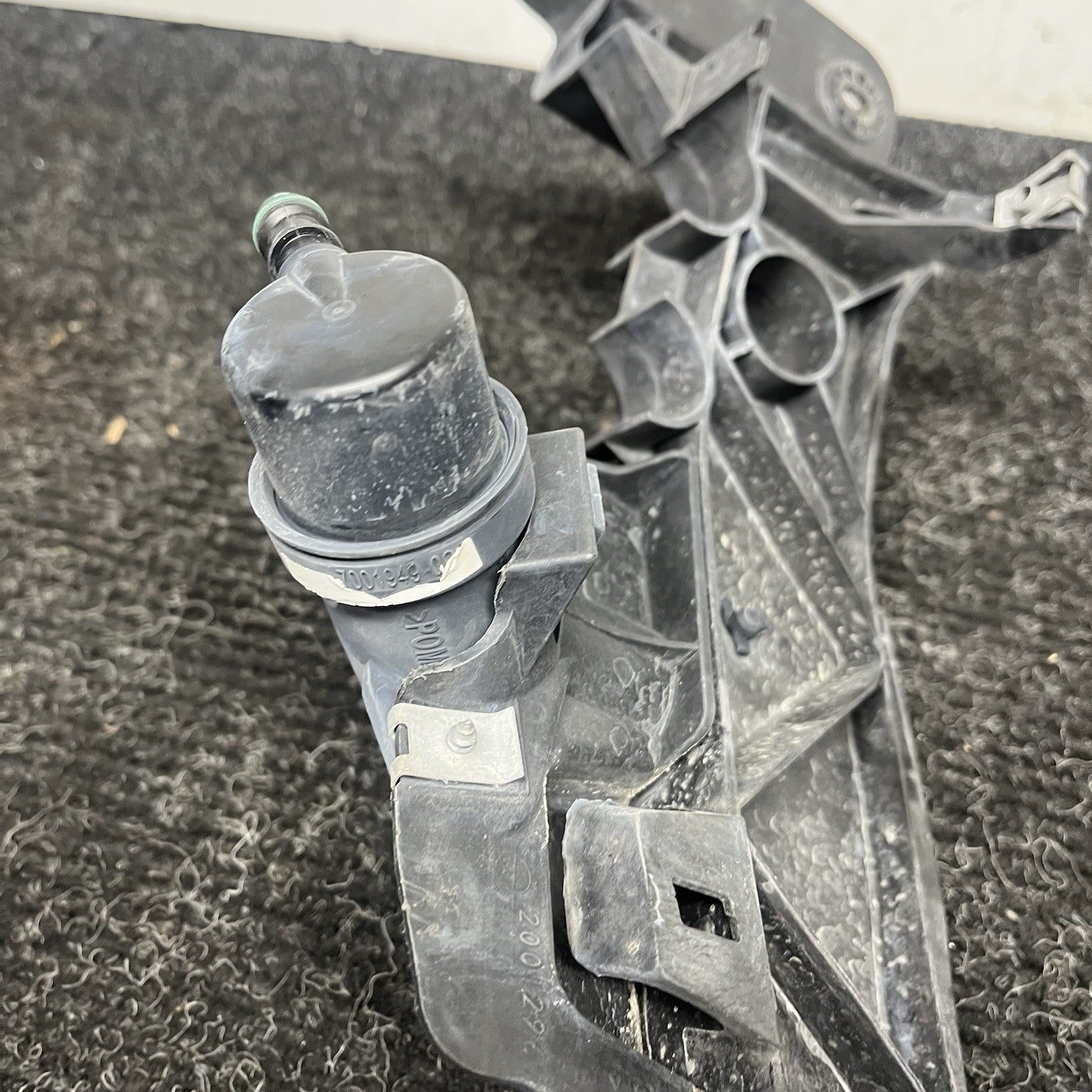 ☑️ 08-13 BMW E82 E88 135 Right Passenger Headlight Arm Bracket Mount