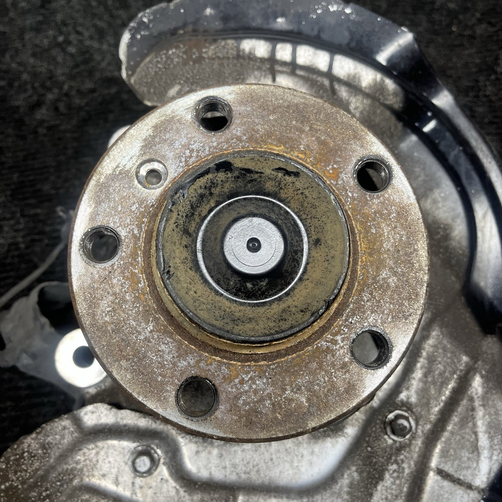 ☑️ 14-17 BMW F22 F23 M235i Front Right Passenger Spindle Knuckle Hub RWD OEM