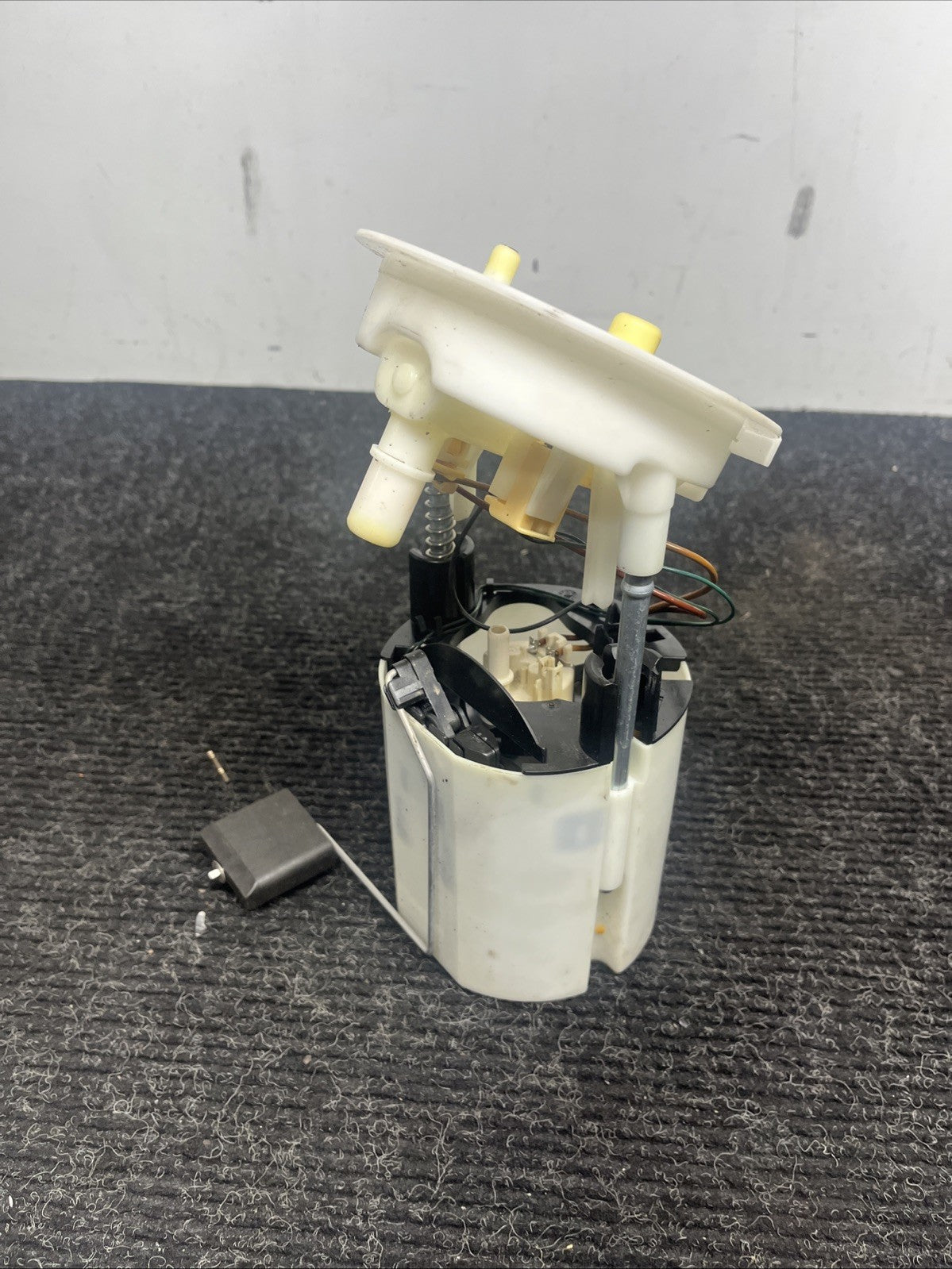 ☑️ 06-13 BMW E82 E88 E90 E91 E92 E93 135I 335I Fuel Pump OEM