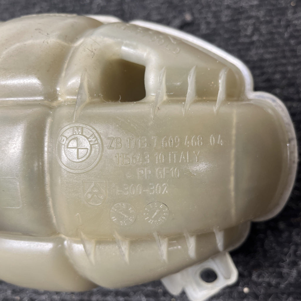 ☑️ Expansion Tank/Coolant Reservoir 17137642160 For 12-18 BMW 335i xDrive 435i
