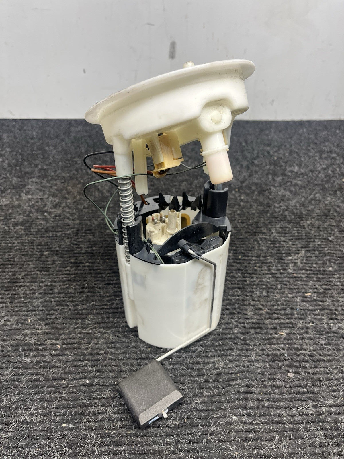 ☑️ 06-13 BMW E90 E84 E82 E88 E92 128i 135i 335i X1 Right Fuel Pump Assembly OEM
