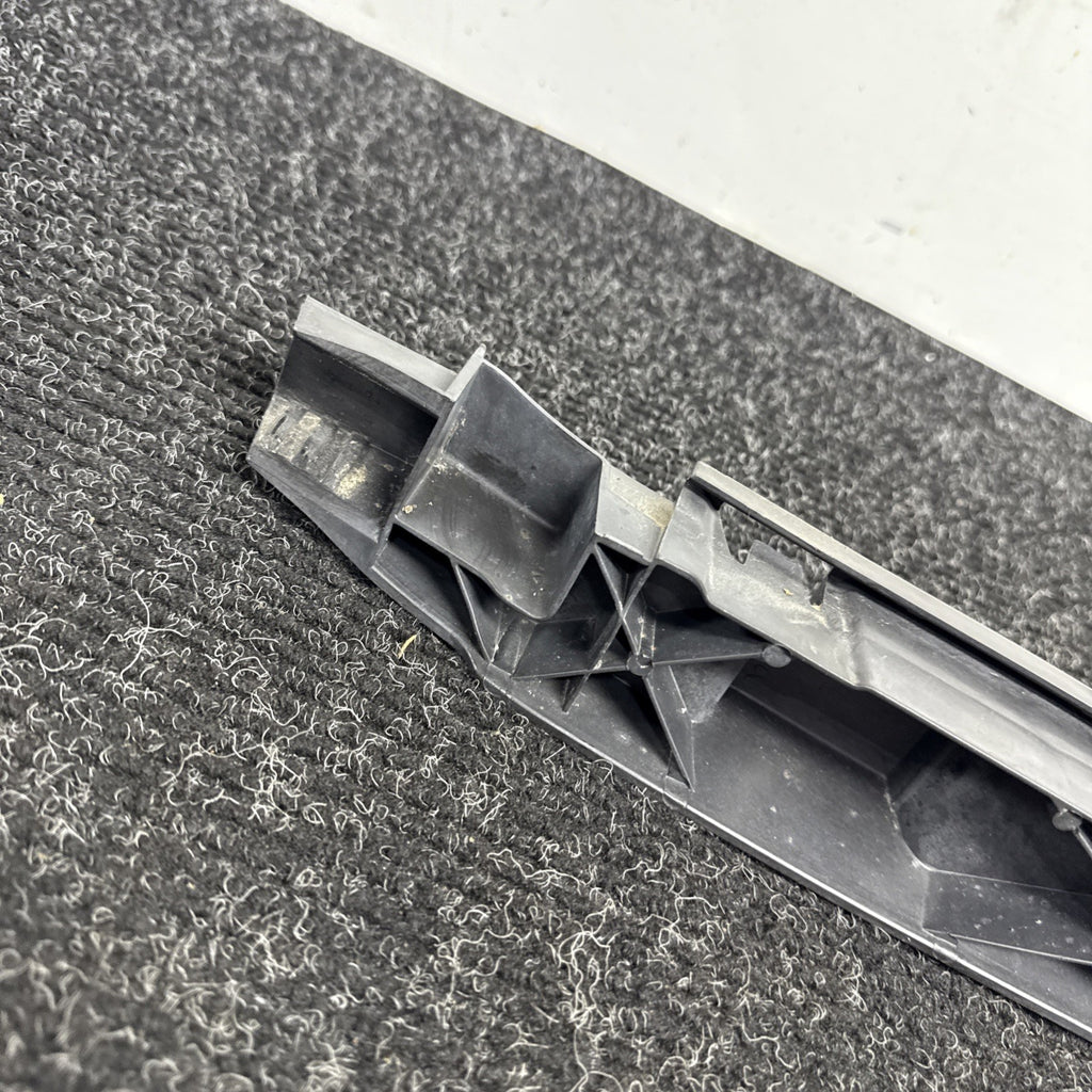 ☑️ 12-18 AUDI A6 QUATTRO C7 REAR BUMPER CENTER GUIDE MOUNT BRACKET SUPPORT OEM