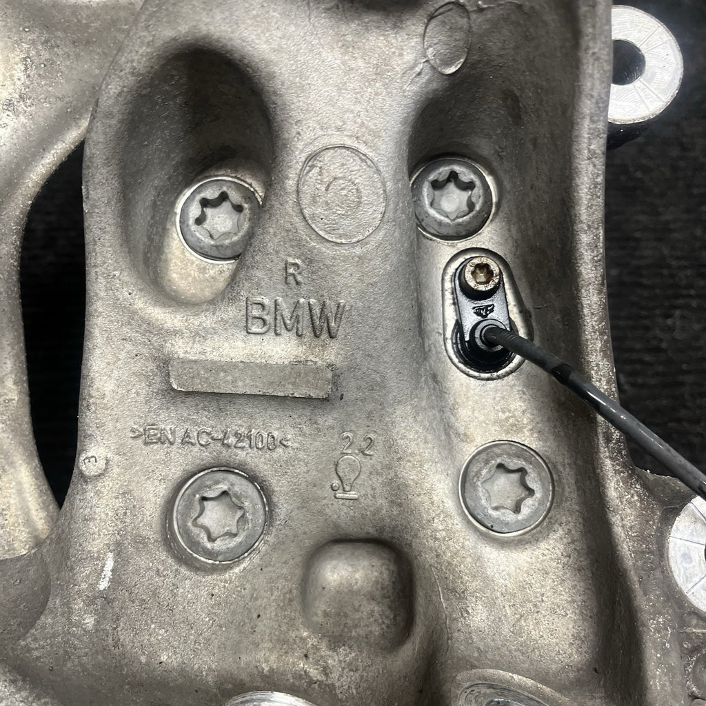 ☑️ 14-17 BMW F22 F23 M235i Front Right Passenger Spindle Knuckle Hub RWD OEM