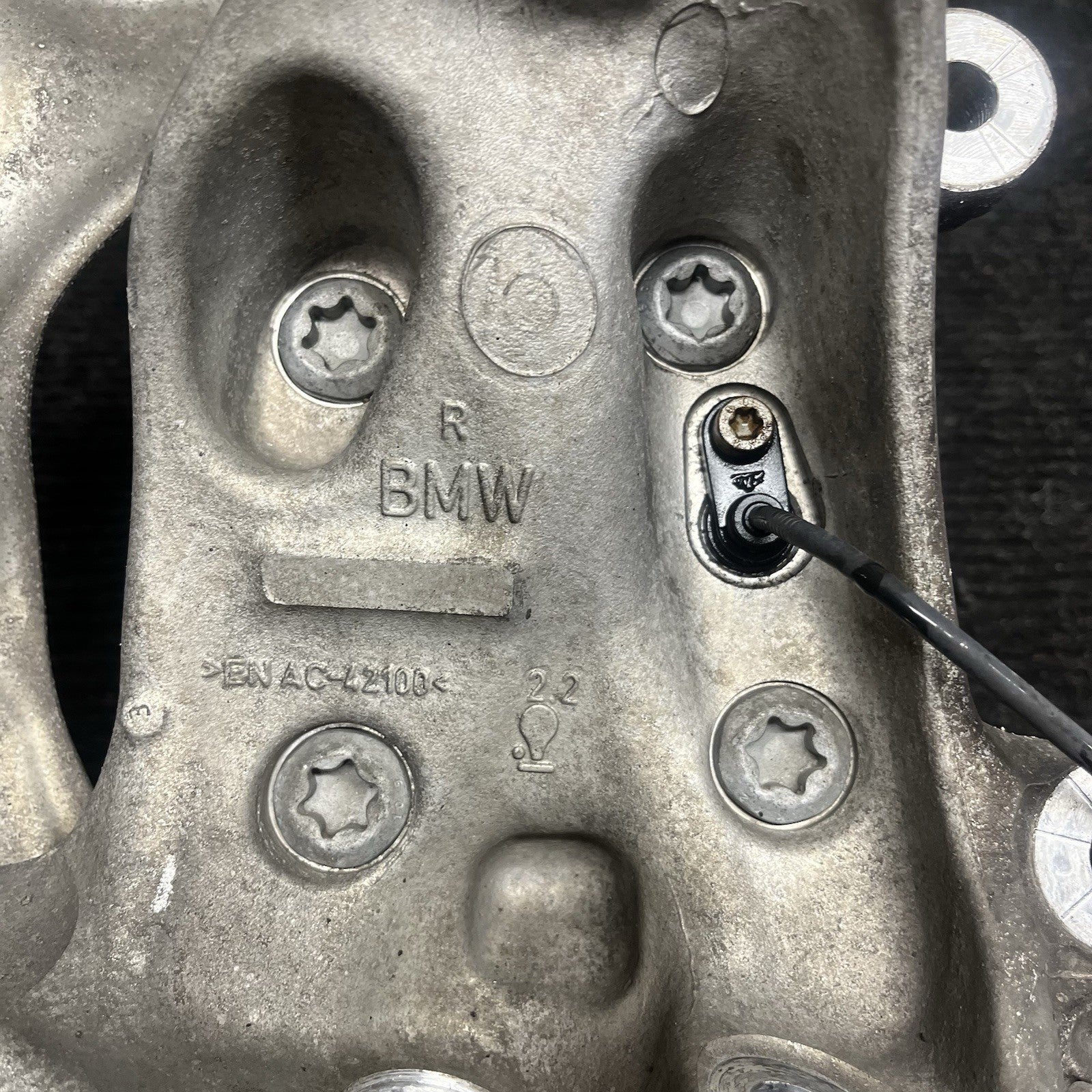 ☑️ 14-17 BMW F22 F23 M235i Front Right Passenger Spindle Knuckle Hub RWD OEM