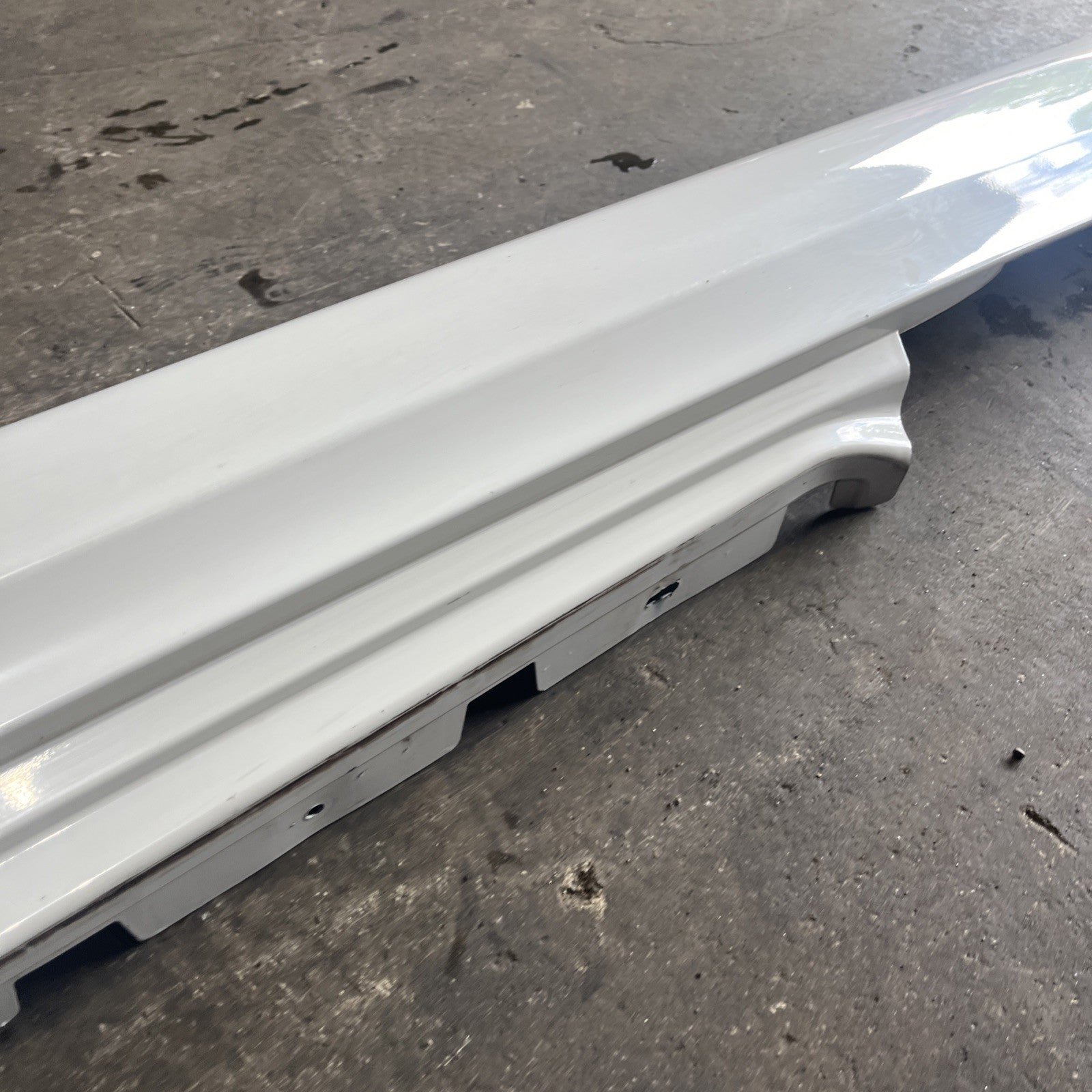 ☑️08-13 OEM BMW E88 E82 135 MSport Right Passenger Side Skirt Rocker Panel White