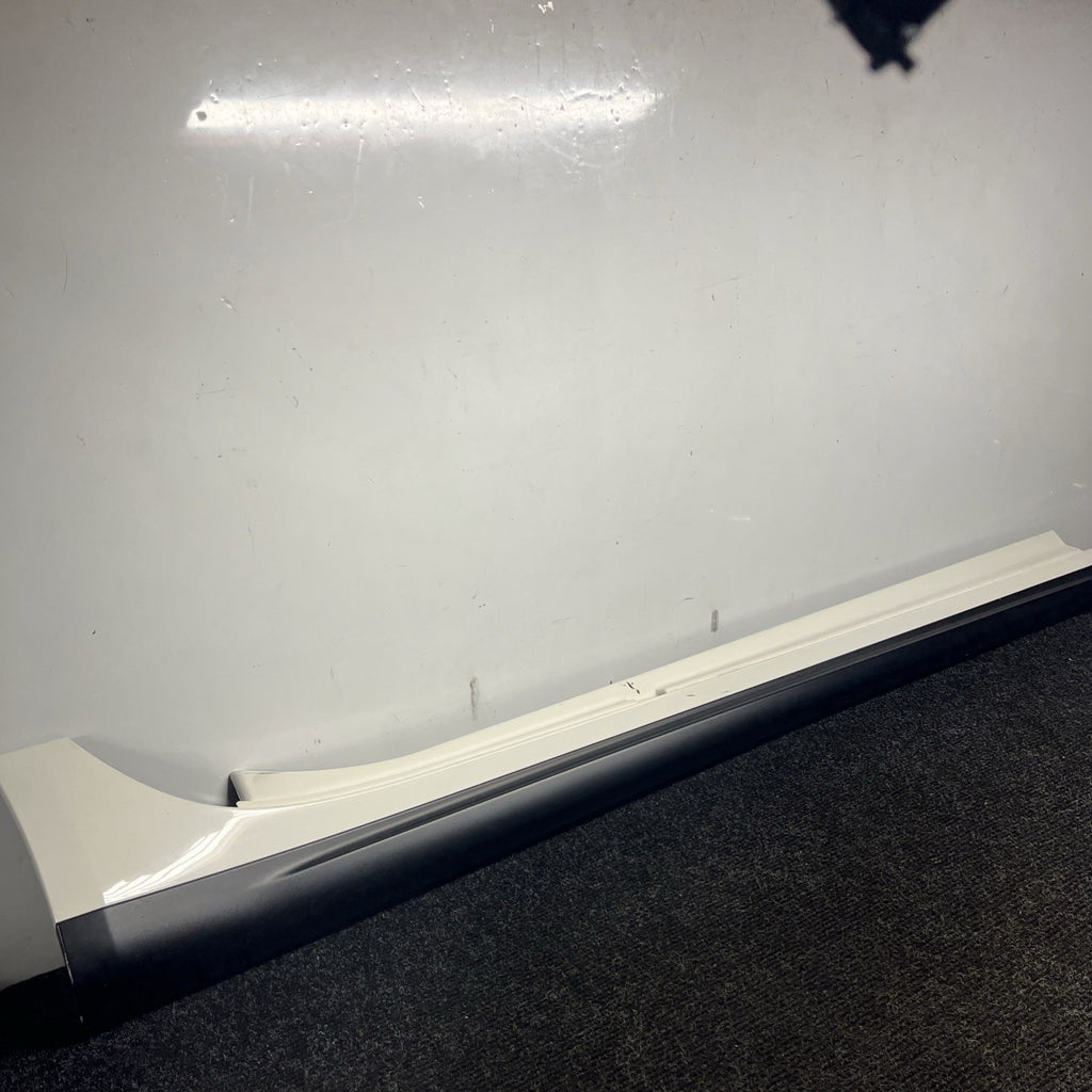 ☑️ 2014 - 2024 MASERATI GHIBLI RIGHT SIDE ROCKER MOLDING COVER PANEL OEM WHITE