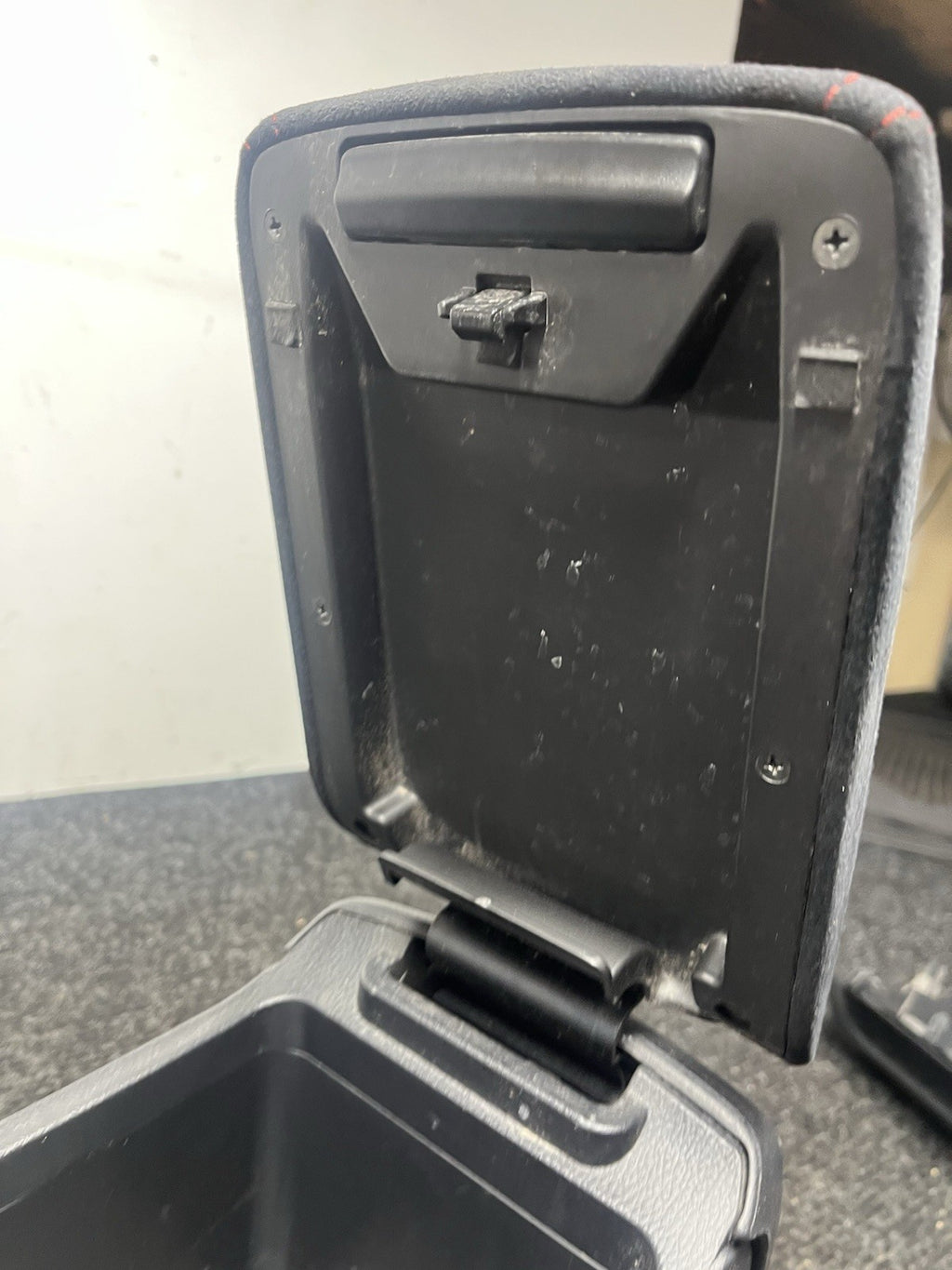 ☑️ 15-19 SUBARU WRX STI ARM REST CENTER CONSOLE W/ HEATED SEATS NON LEATHER OEM