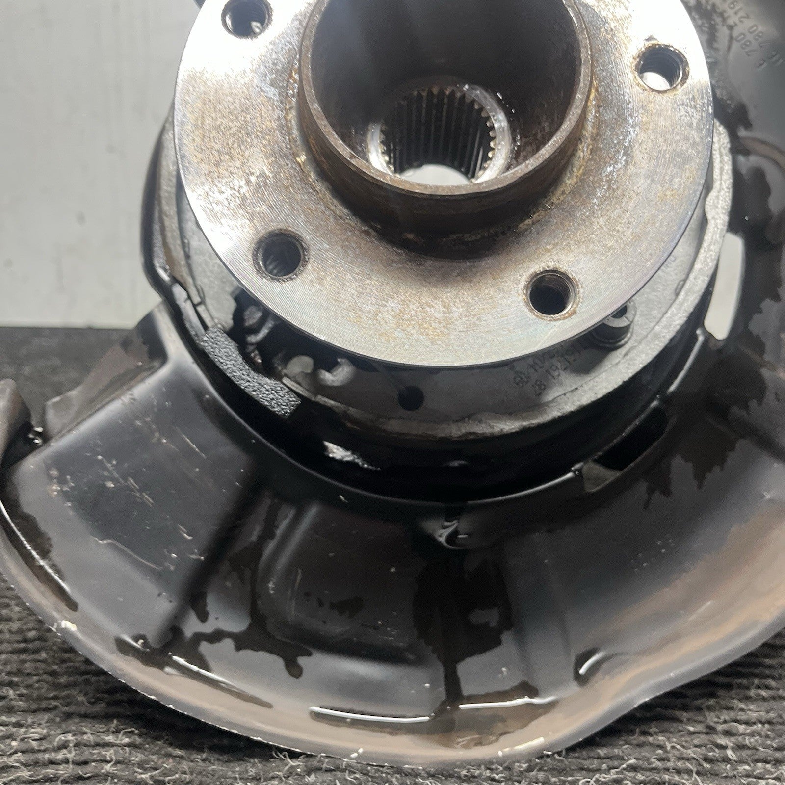 ☑️ 07-13 BMW E82 E88 E90 E92 E93 Rear Driver Hub Spindle Bearing Knuckle OEM