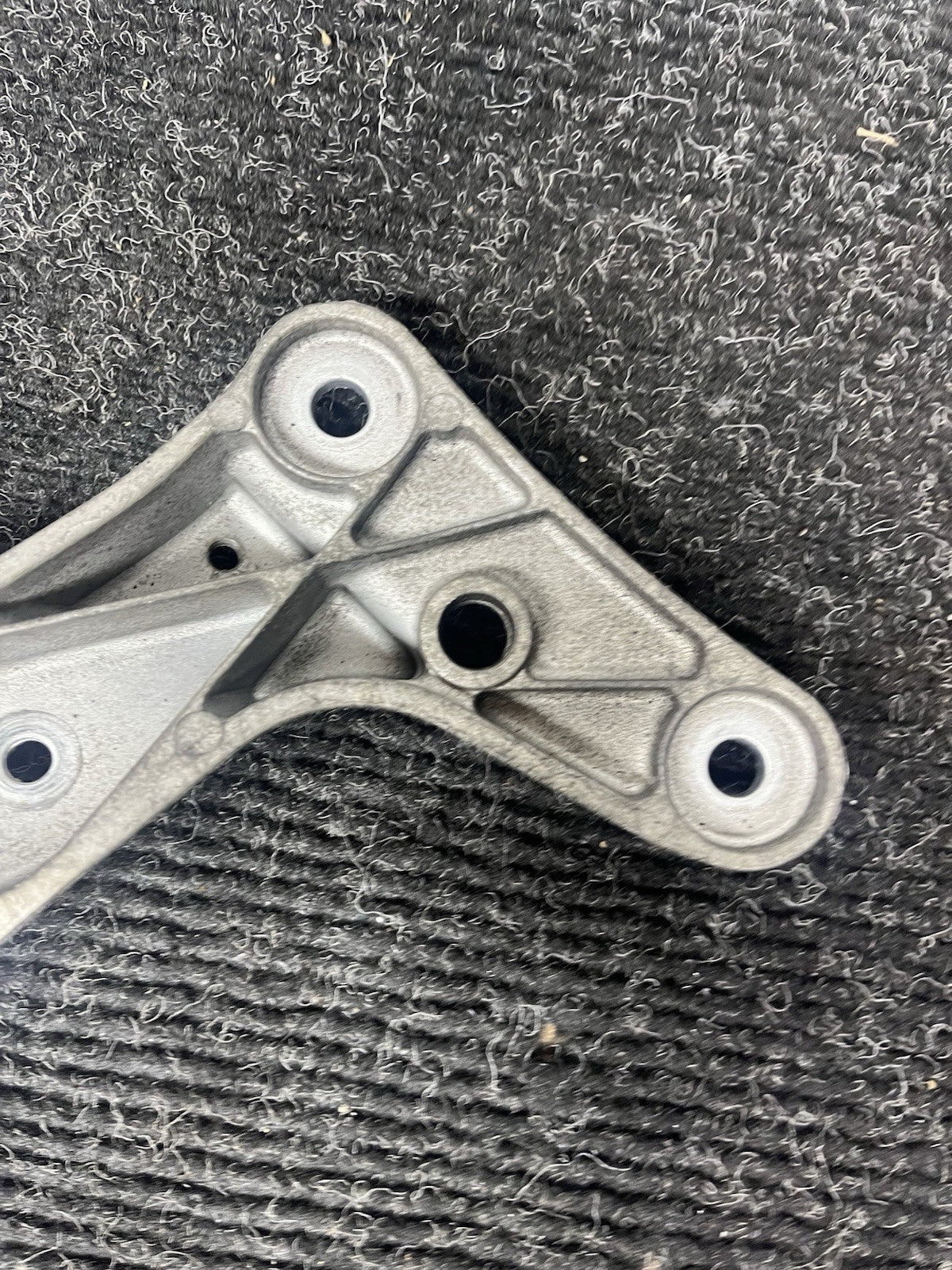 ☑️ 06-13 BMW E92 335i Automatic DCT Transmission Mount Bracket Support OEM