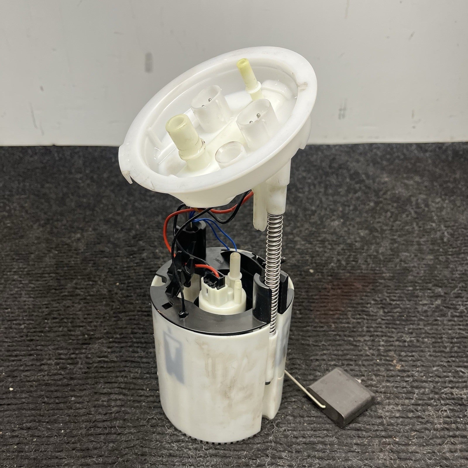 ☑️ 06-13 BMW E82 E88 E90 E91 E92 E93 135I 335I Fuel Pump OE
