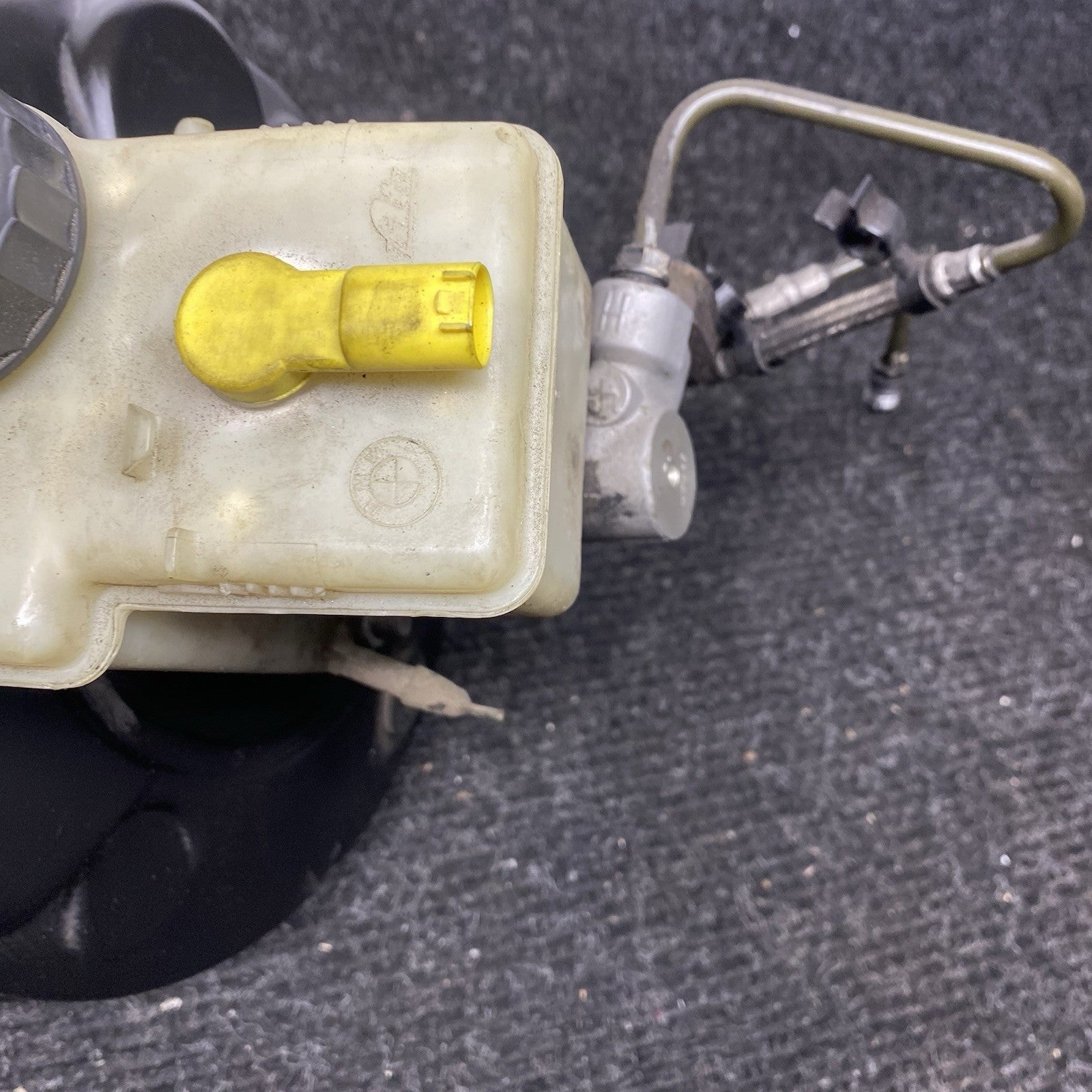 ☑️ 03-08 BMW Z4 E85 E86 Brake Booster Master Cylinder Reservoir OEM 6756800