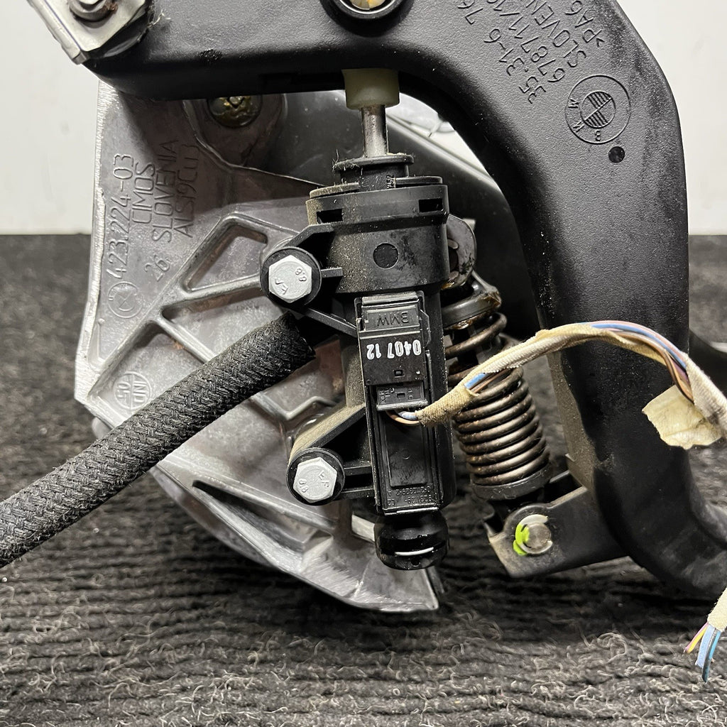 ☑️ 07-13 OEM BMW E88 E90 E92 335 MANUAL TRANSMISSION Clutch Brake Pedal Assembly