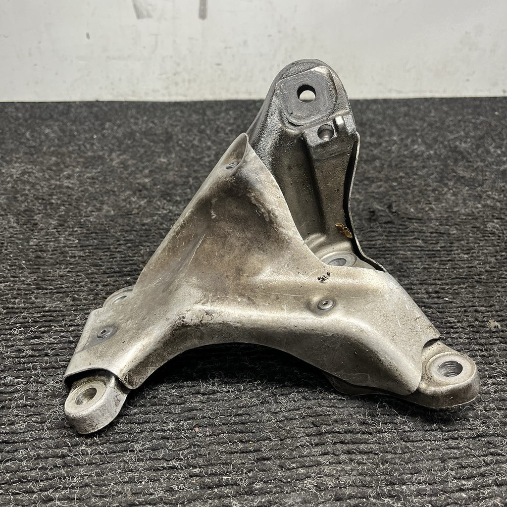 07-11 BMW E82 E88 E90 E92 135I 335I N54 Z4 RIGHT PASSENGER ENGINE MOUNT BRACKET