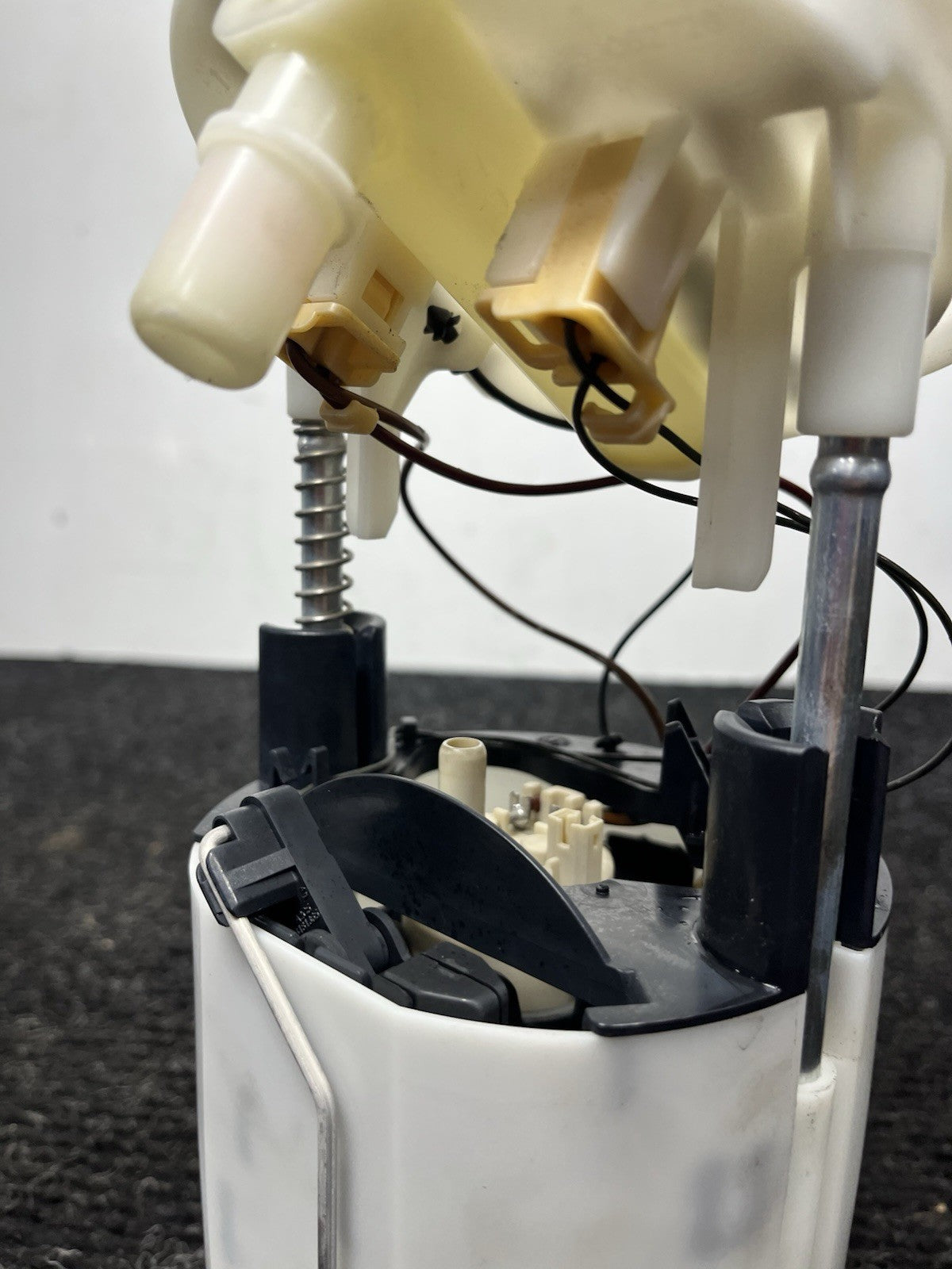 ☑️ 06-13 BMW E90 E84 E82 E88 E92 128i 135i 335i X1 Right Fuel Pump Assembly OEM