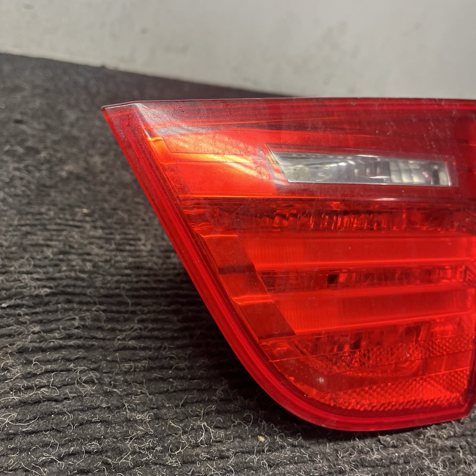 ☑️ 09-11 OEM BMW E90 LCI Sedan Rear Passenger Side Inner Tail Light Trunk Lid
