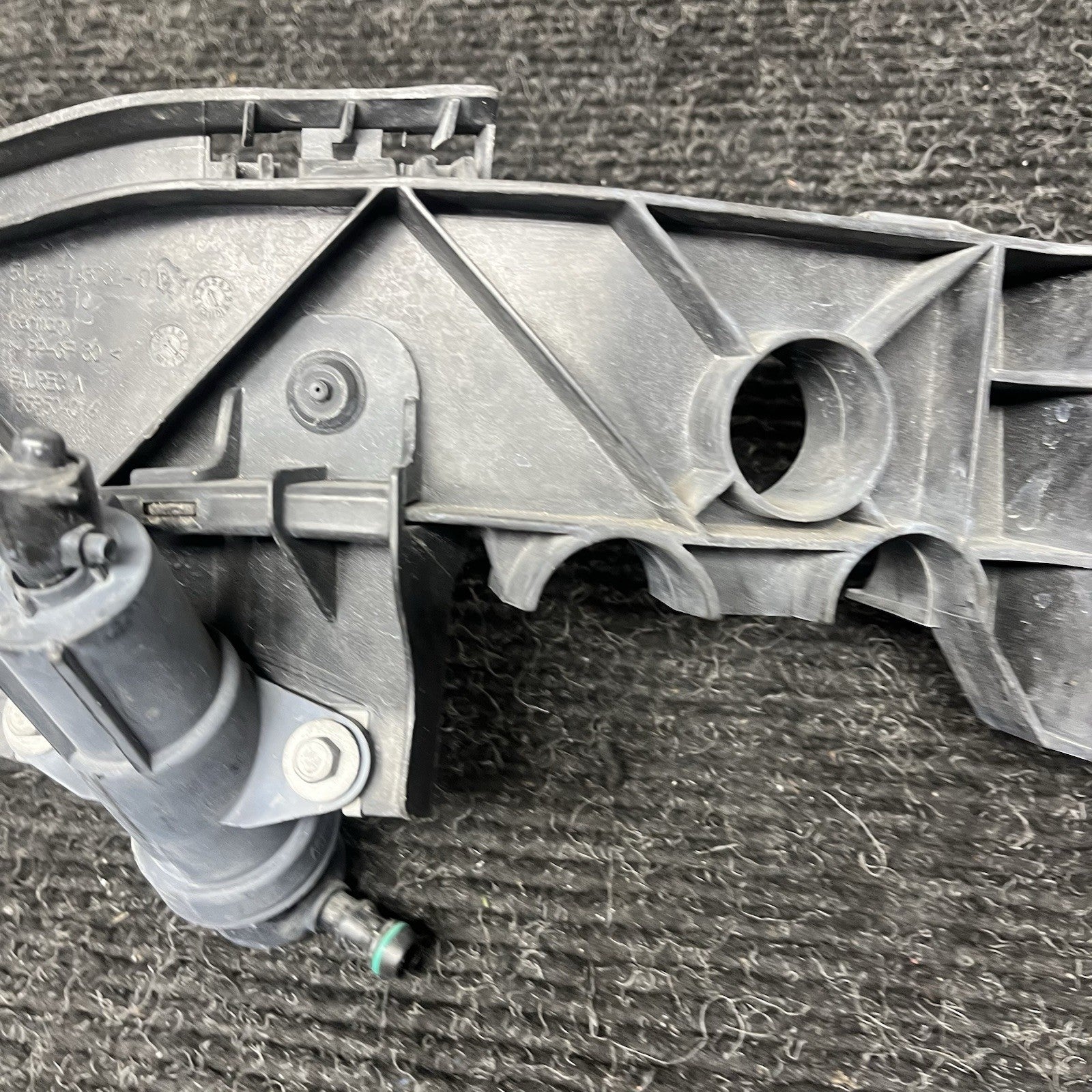 ☑️ 08-13 BMW E82 E88 135 Right Passenger Headlight Arm Bracket Mount