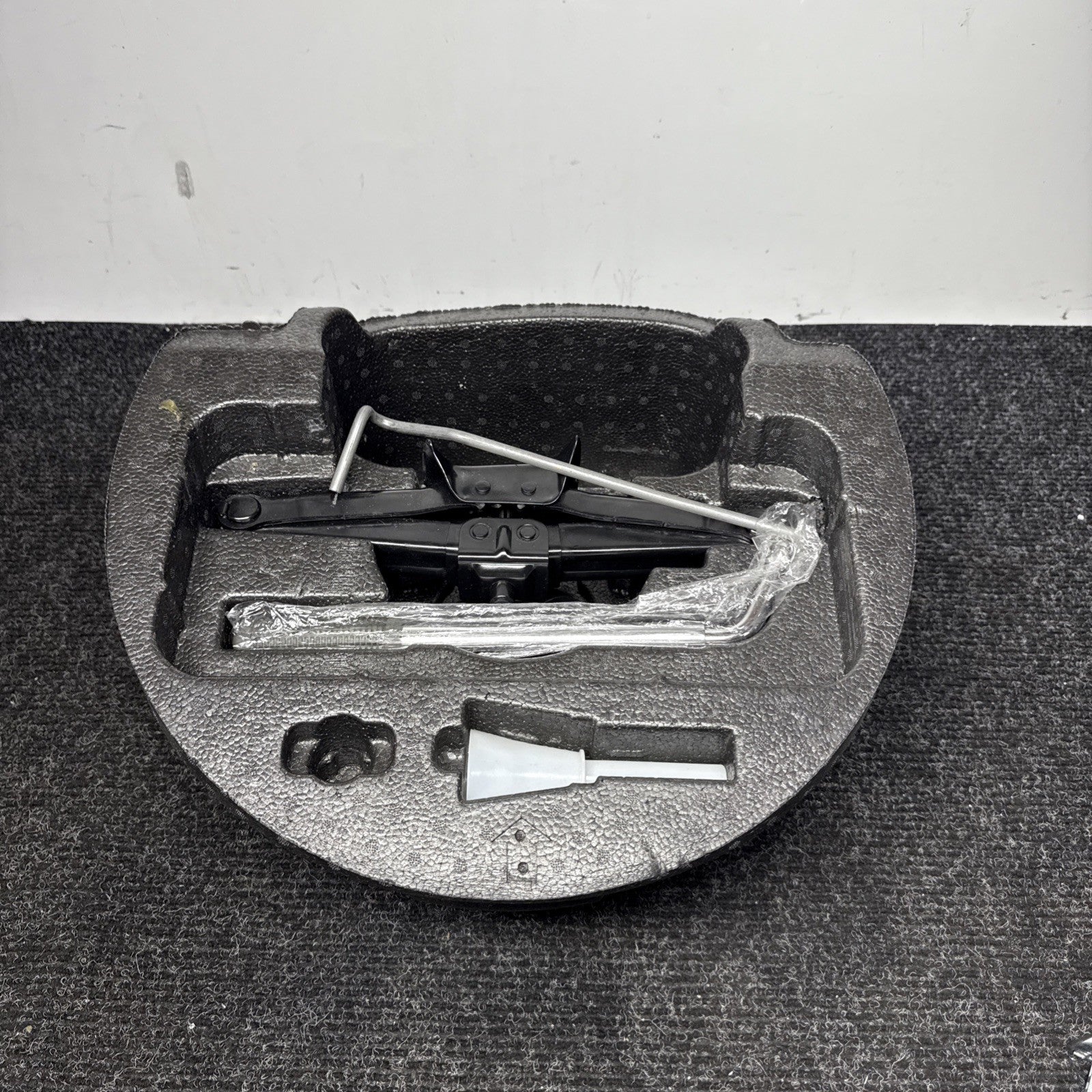 ☑️14-24 Maserati Quattroporte M156 Ghibli Emergency Spare Tire Jack Tool Kit OEM