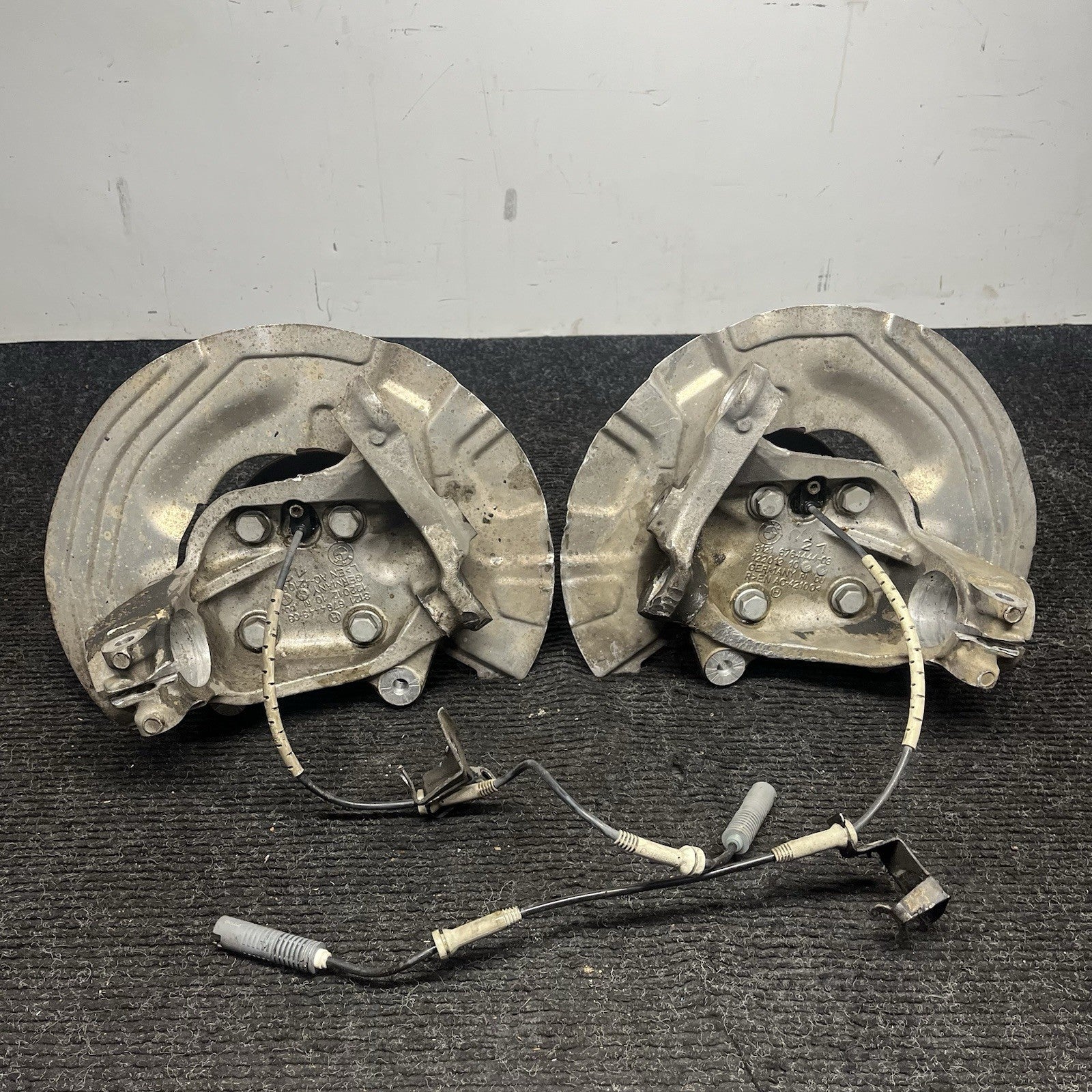 ☑️ BMW E88 E82 E90 E92 3 Series Front Spindle Knuckle Wheel Hub Bearing Pair OEM