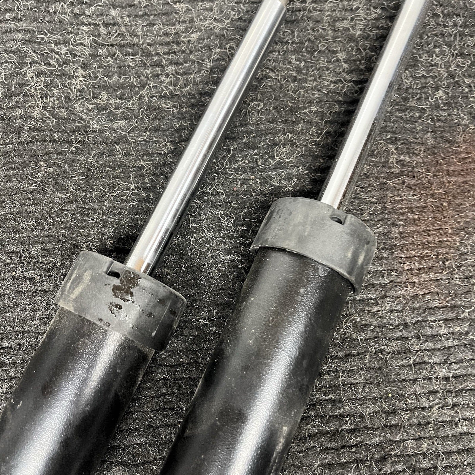 ☑️ BMW E82 E88 E90 E92 128i 135i 328i 328xi 335i Rear Shock Absorber Pair Sachs