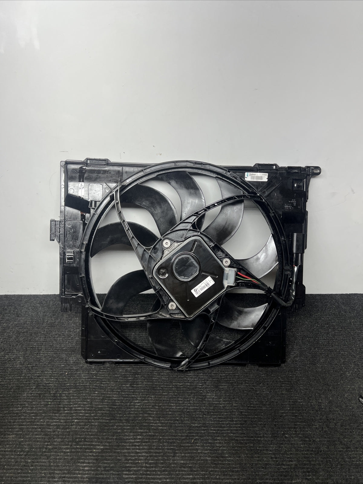 ☑️ 2013-2016 BMW 328i F30 Radiator Electric Fan Motor Blade Shroud