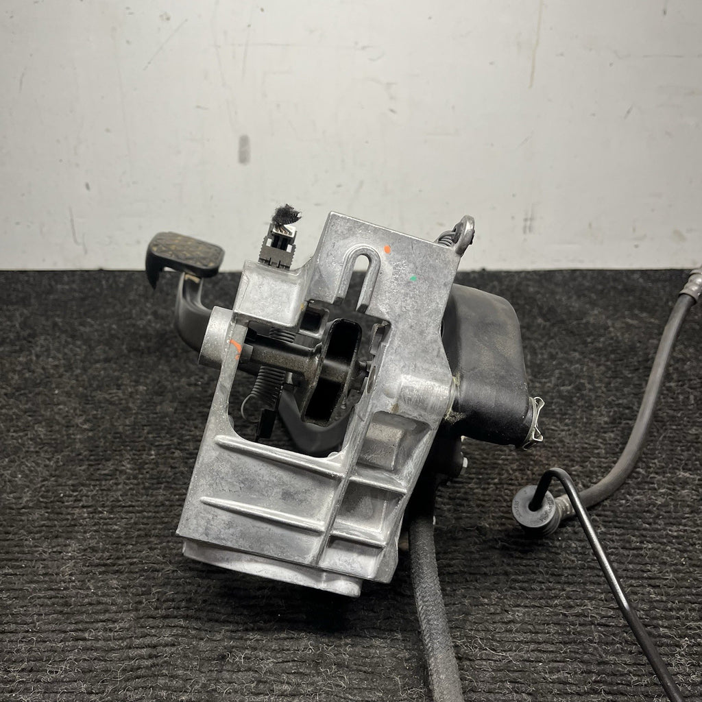 ☑️ 07-13 OEM BMW E88 E90 E92 335 MANUAL TRANSMISSION Clutch Brake Pedal Assembly