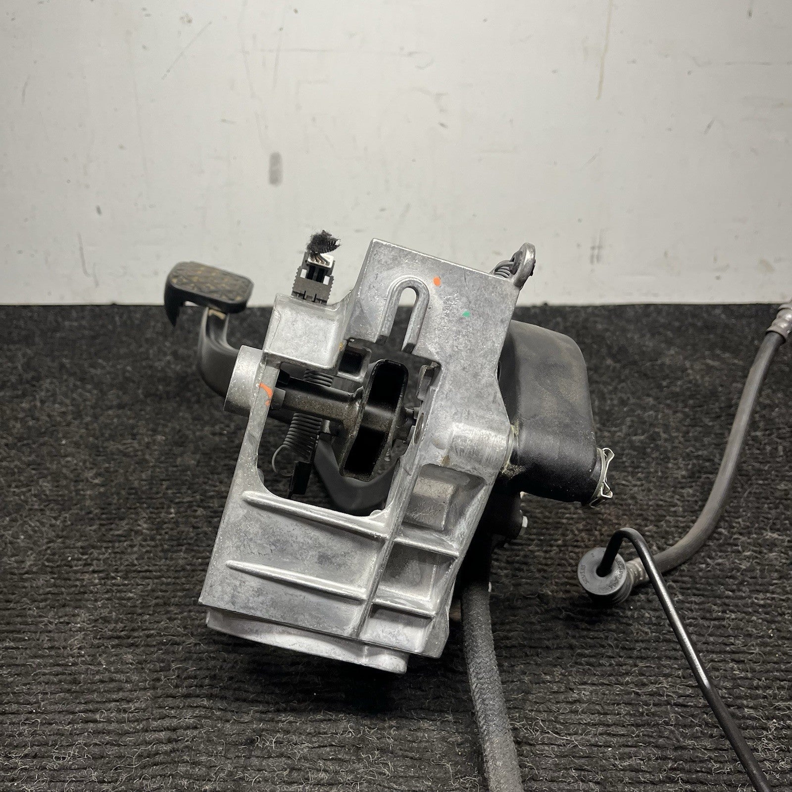 ☑️ 07-13 OEM BMW E88 E90 E92 335 MANUAL TRANSMISSION Clutch Brake Pedal Assembly