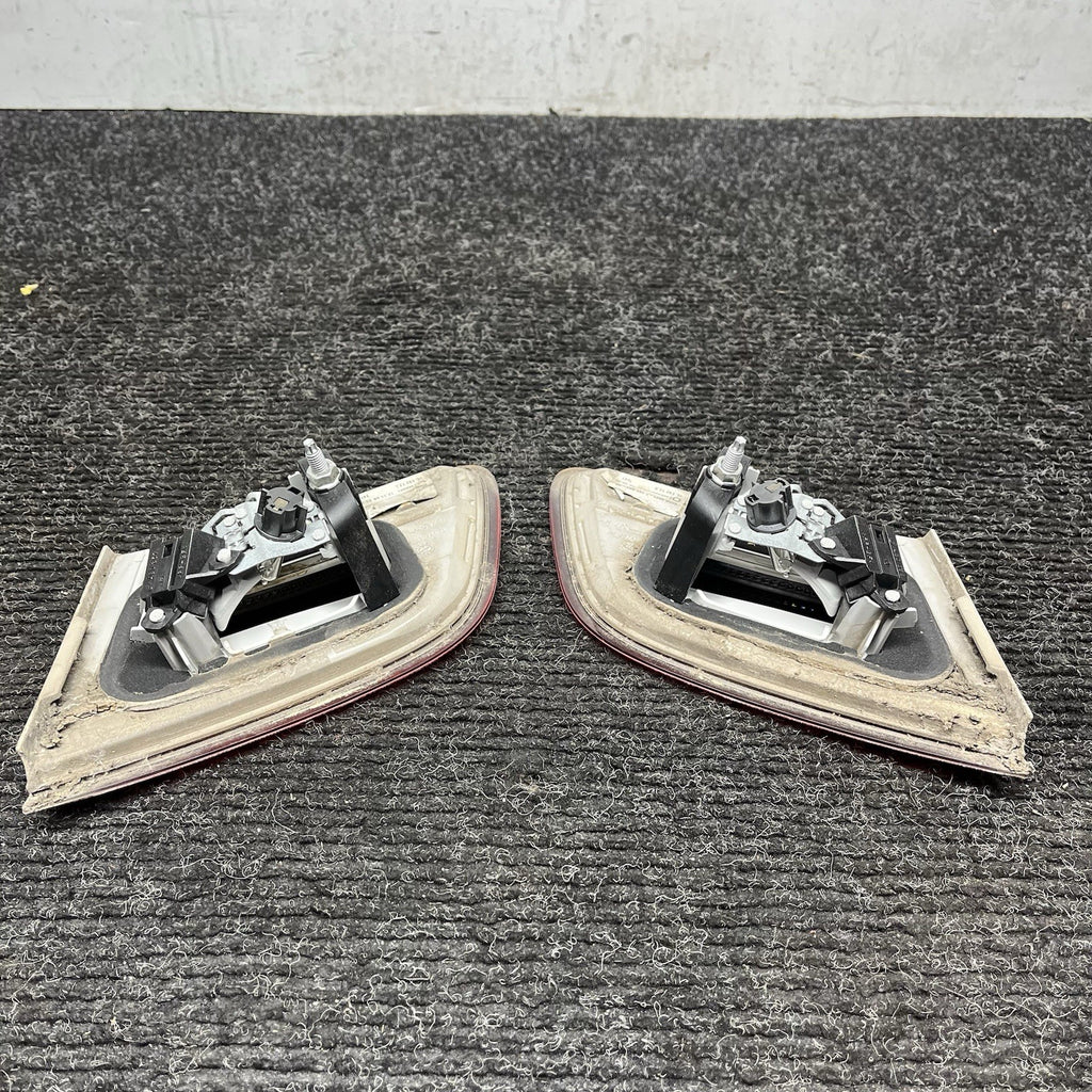 ☑️ 2007-2010 BMW E92 328i 335i COUPE INNER TAIL LIGHT PAIR PRE-LCI OEM NOTE