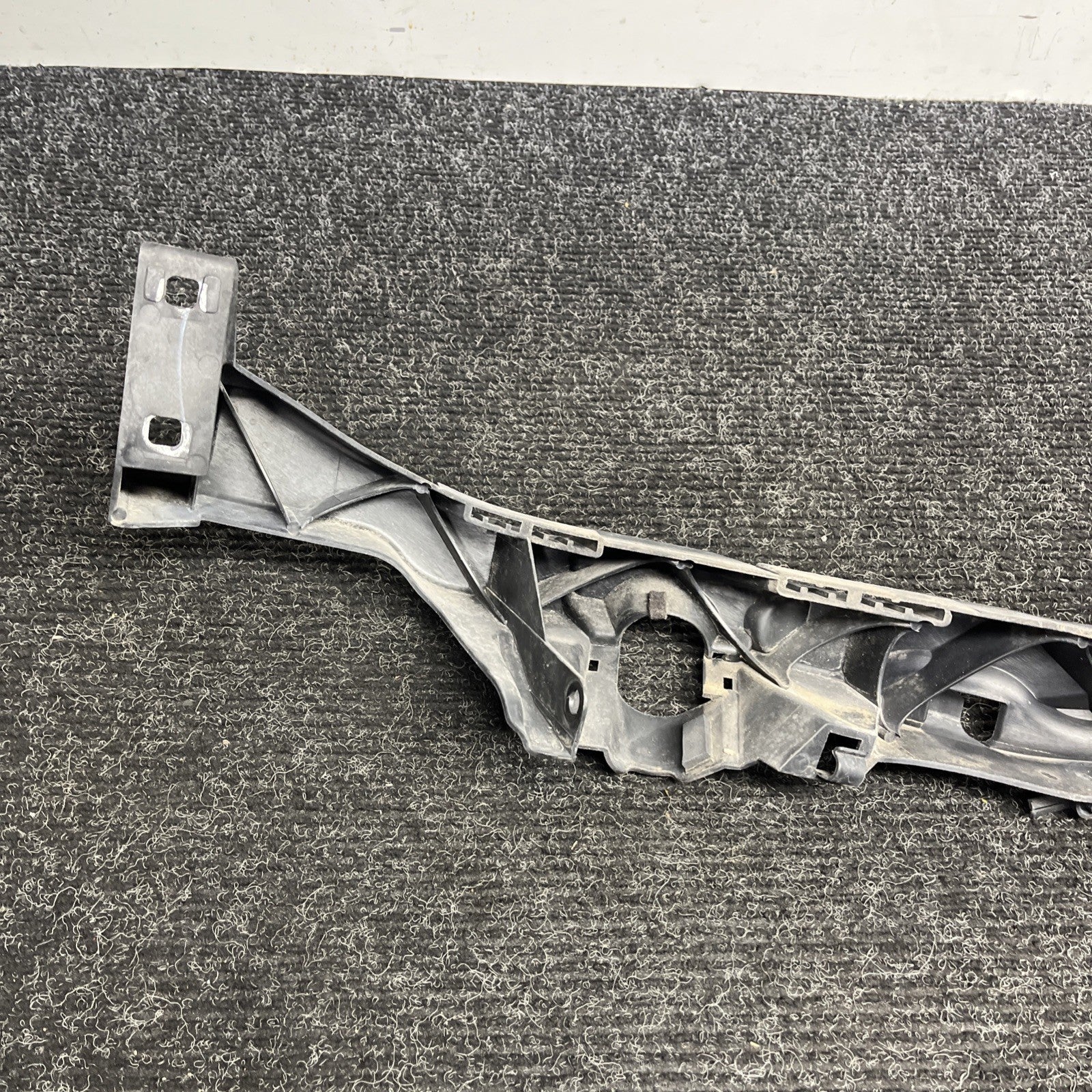 ☑️ 07-10 OEM BMW E92 E93 335 Right Passenger Headlight Bracket Carrier Mount