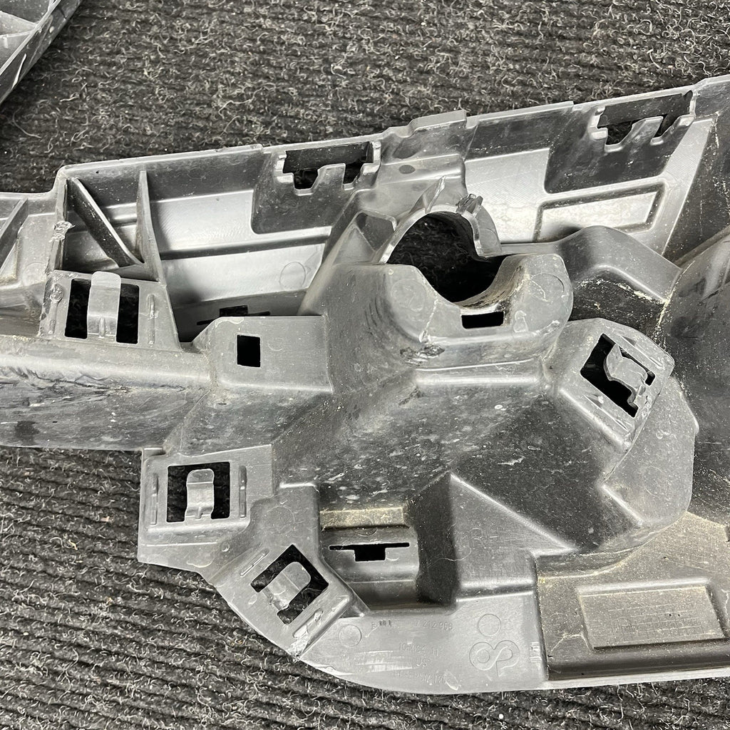 ☑️ 2011-2014 BMW X3 Front Passenger Bumper Headlight Holder Mount Bracket OEM