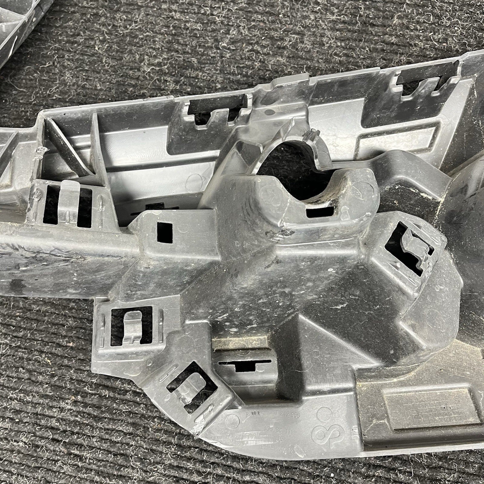 ☑️ 2011-2014 BMW X3 Front Passenger Bumper Headlight Holder Mount Bracket OEM