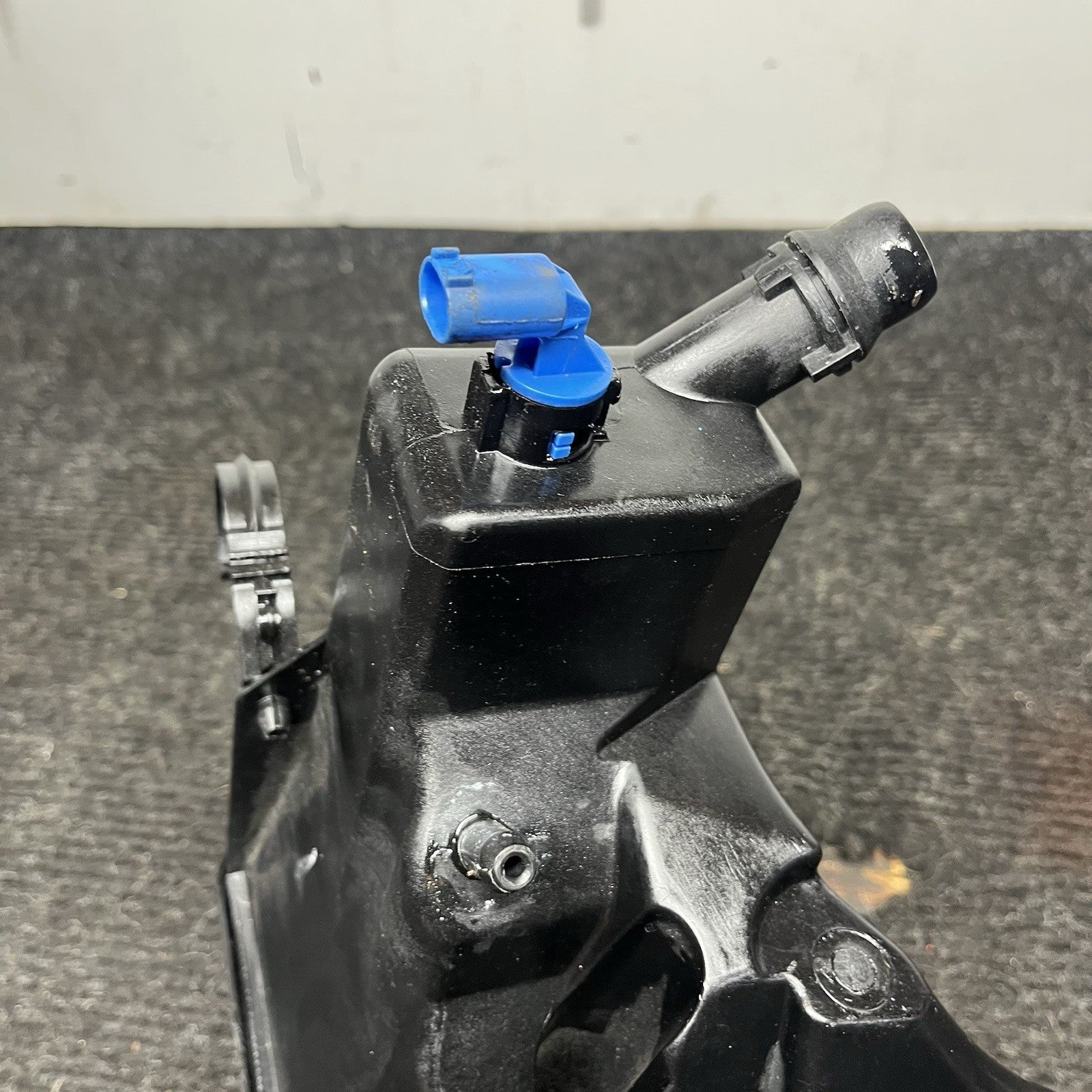 ☑️ 09-11 BMW E90 335d 3.0L Diesel Radiator Expansion Coolant Recovery Bottle OEM