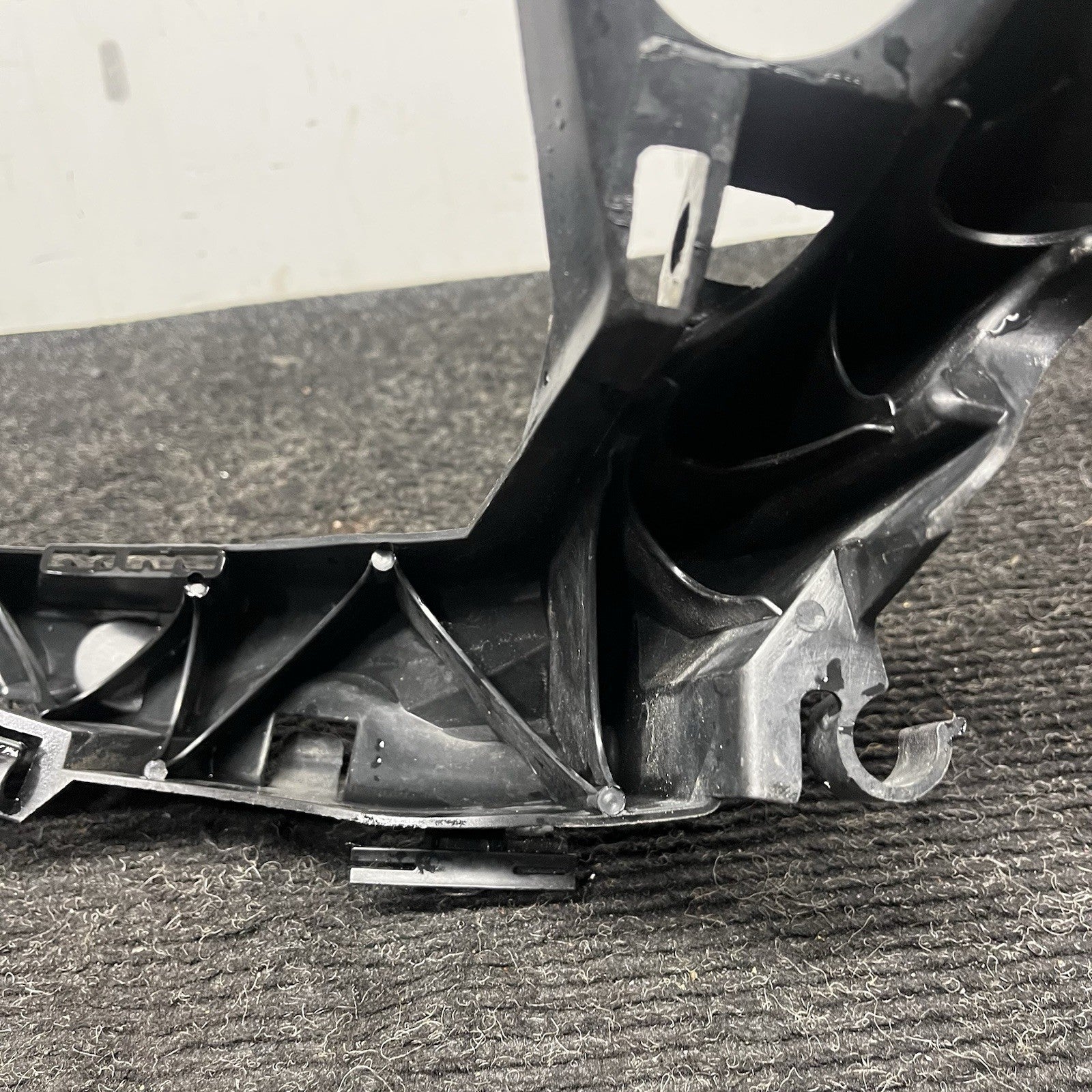 ☑️ 07-10 OEM BMW E92 E93 328 335 Right Passenger Headlight Bracket Carrier Mount
