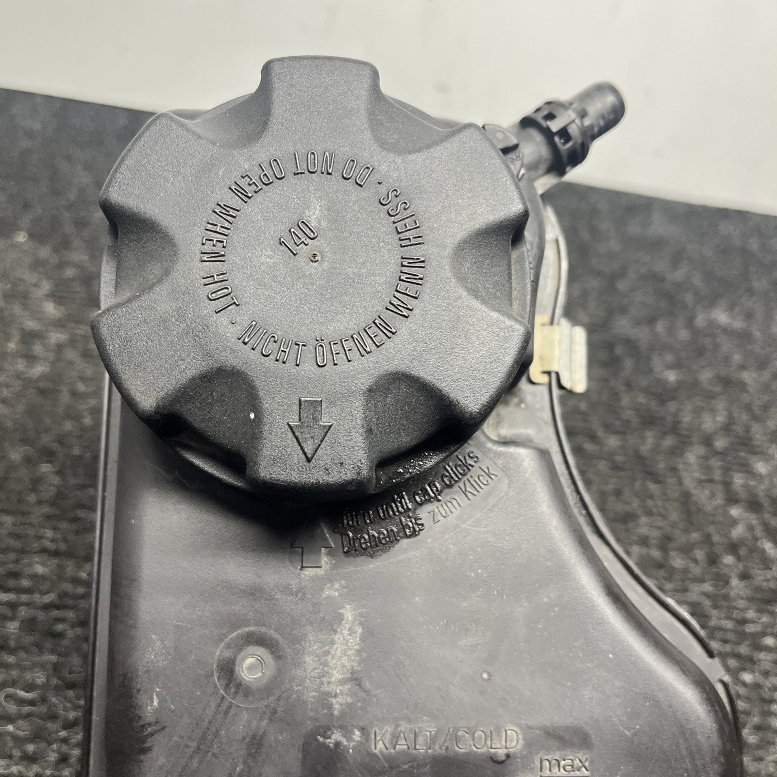 ☑️ 06-13 BMW E82 E88 E90 E92 E93 Radiator Expansion Tank Coolant Reservoir OEM